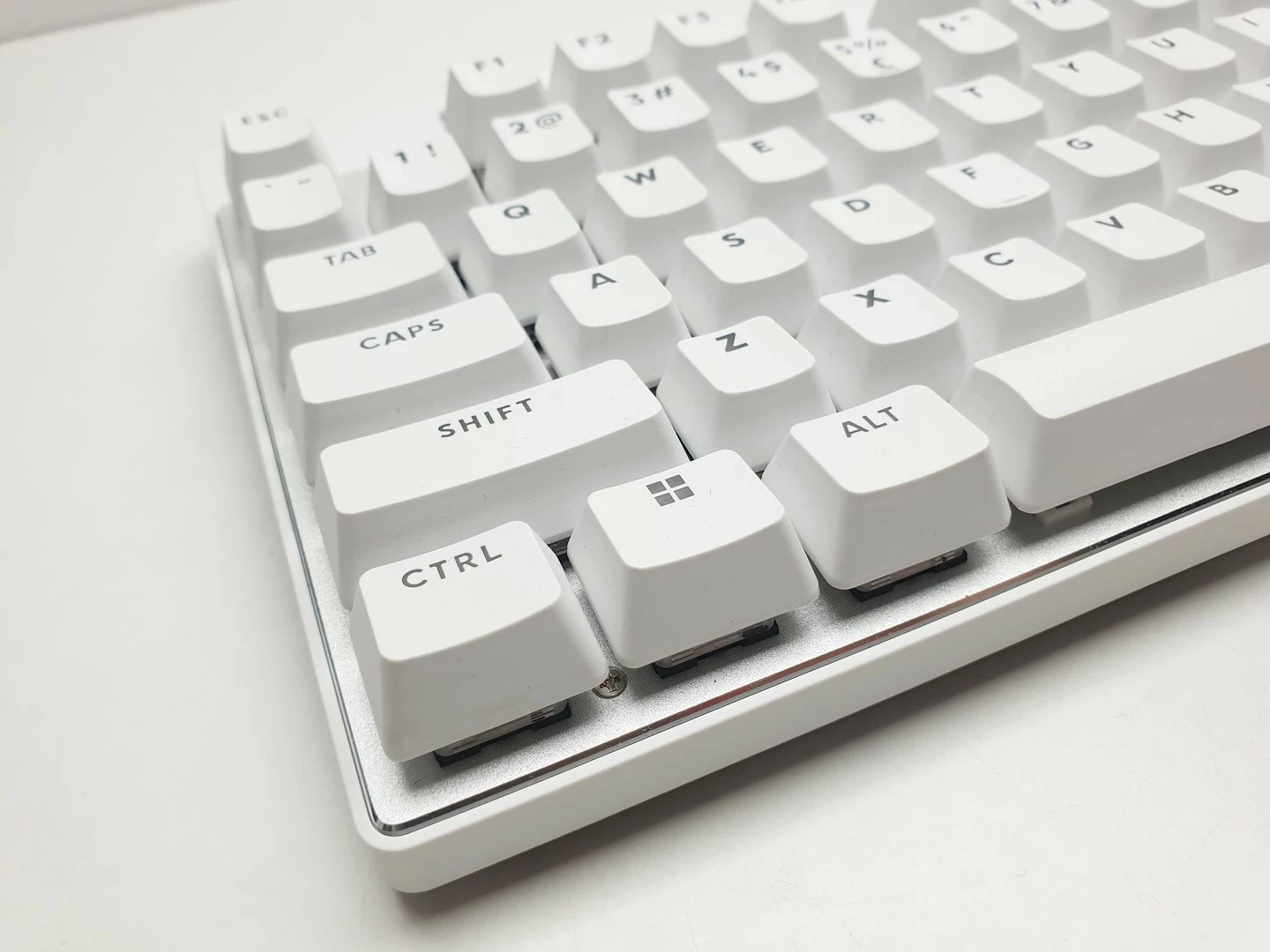 klawiatura-logitech-pro-x-tkl-lightspeed-komplet-model-logitech-g-pro-x-tkl-lightspeed