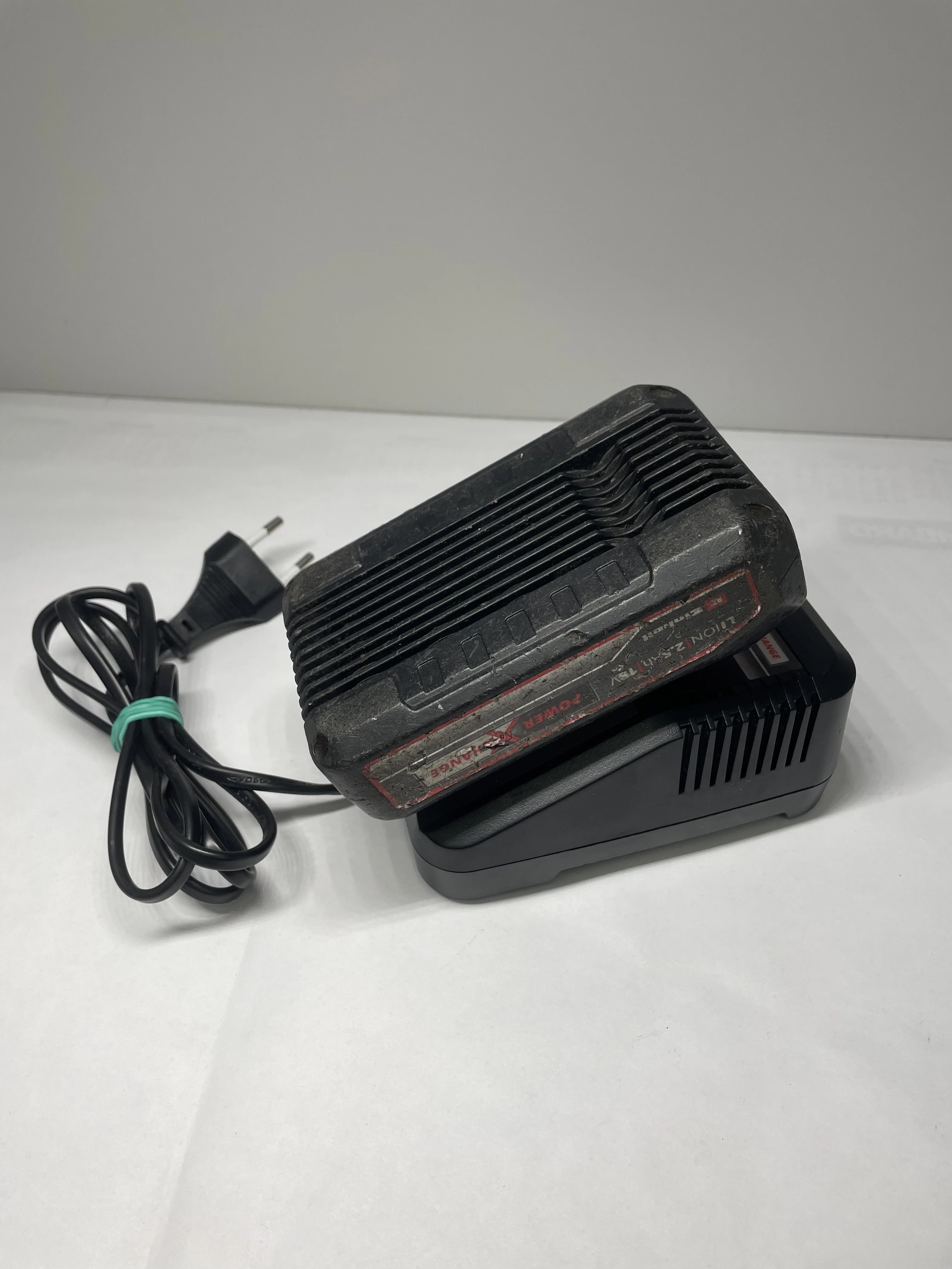 einhell-ladowarkaakumulator-2mah-seria-power-x-change