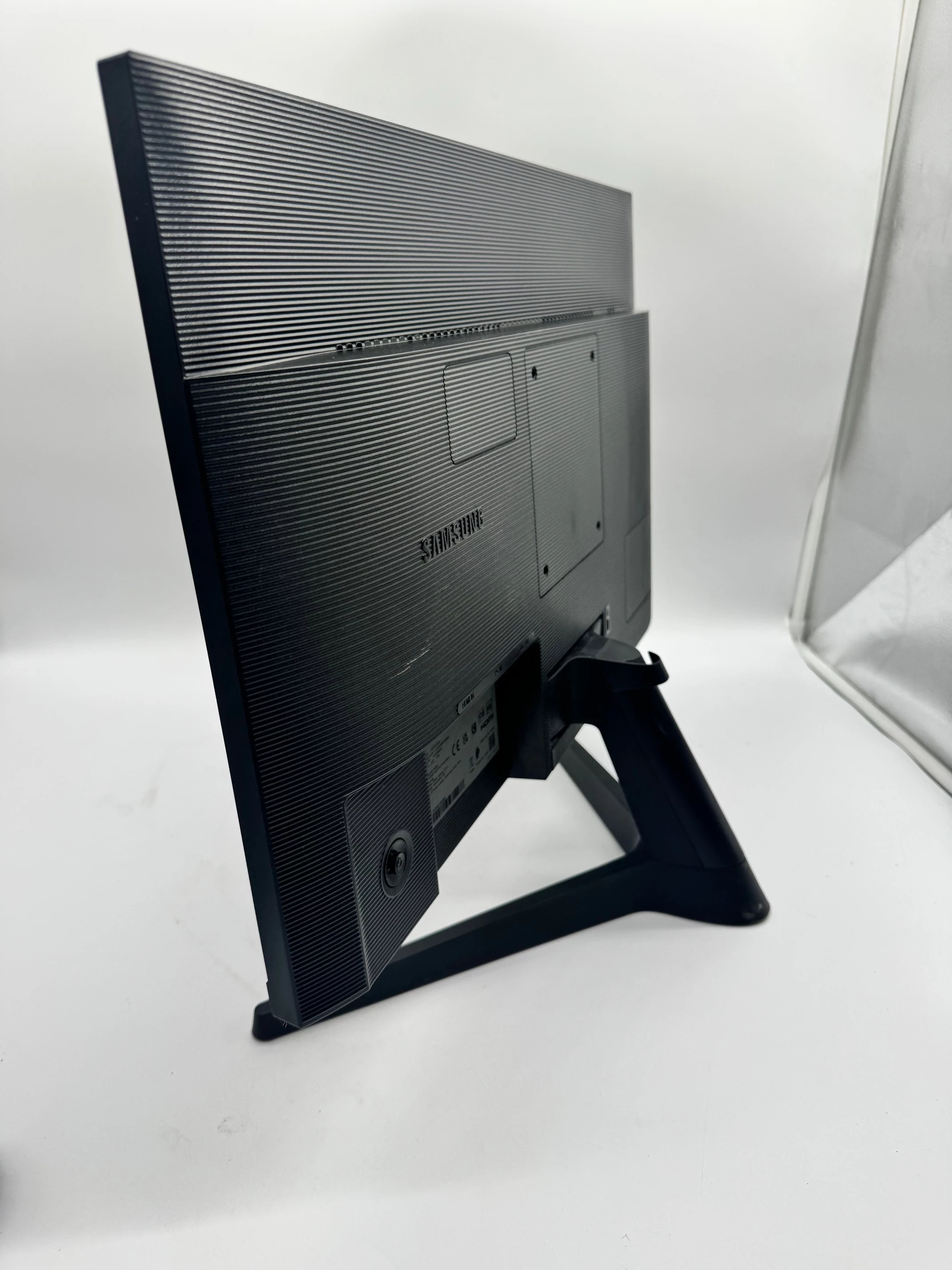 monitor-samsung-24-1920-x-1080-lf24t350fhrxen-opis-rodzaj-podswietlania-206418-227546