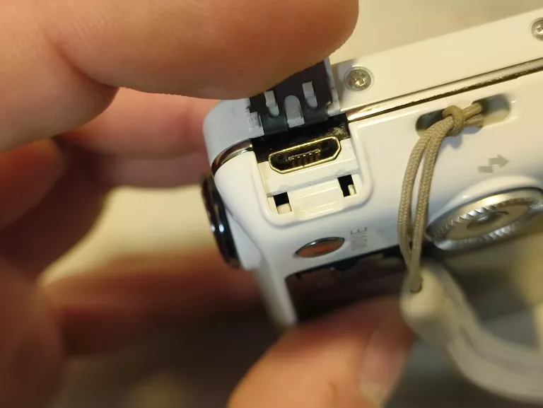 aparat-sony-dsc-wx80-162mpx-wifi-3d-rozdzielczosc-1620