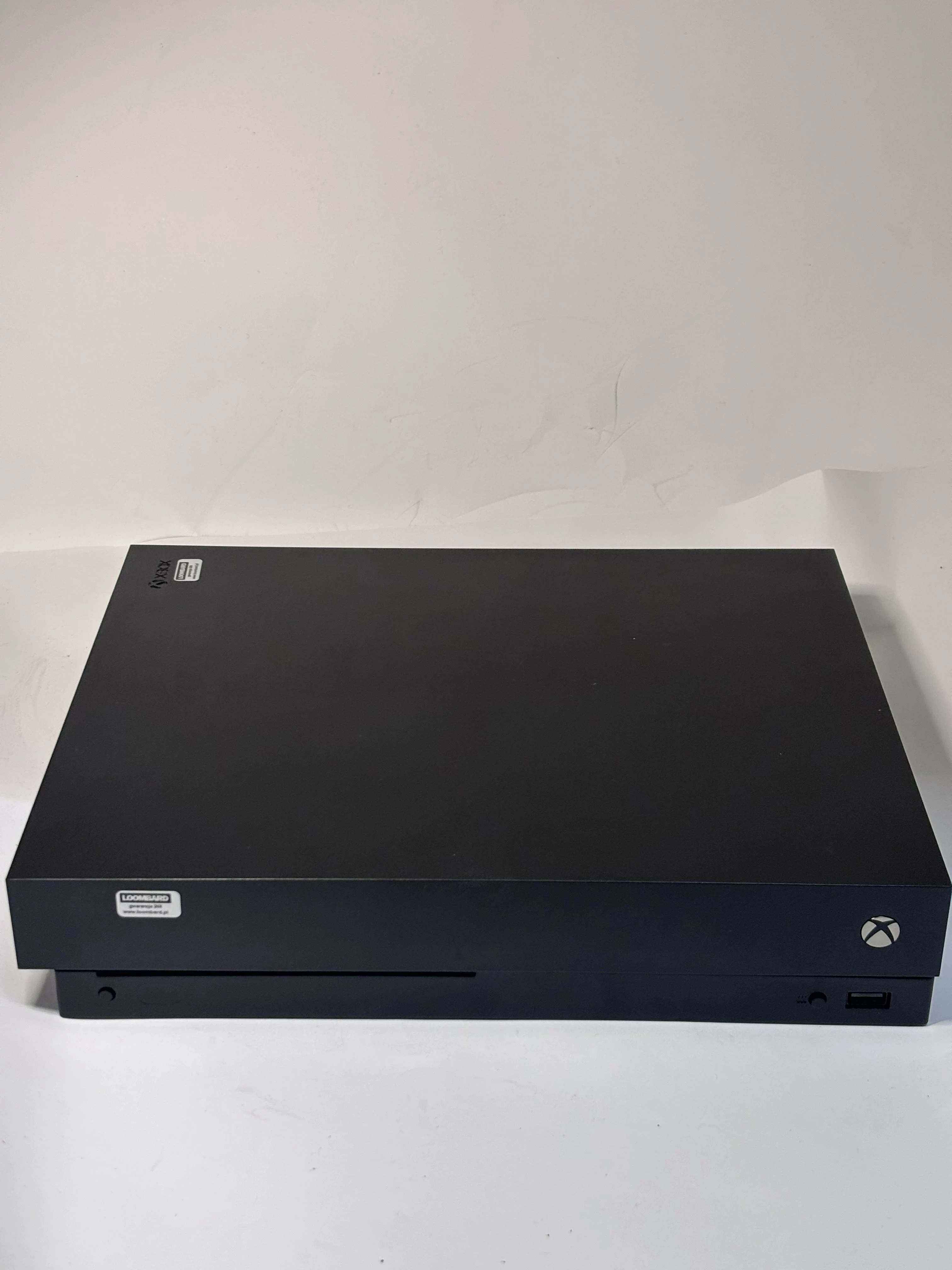 konsola-xbox-one-x-1-tb-2-pady-liczba-kontrolerow-w-zestawie-205994-225550