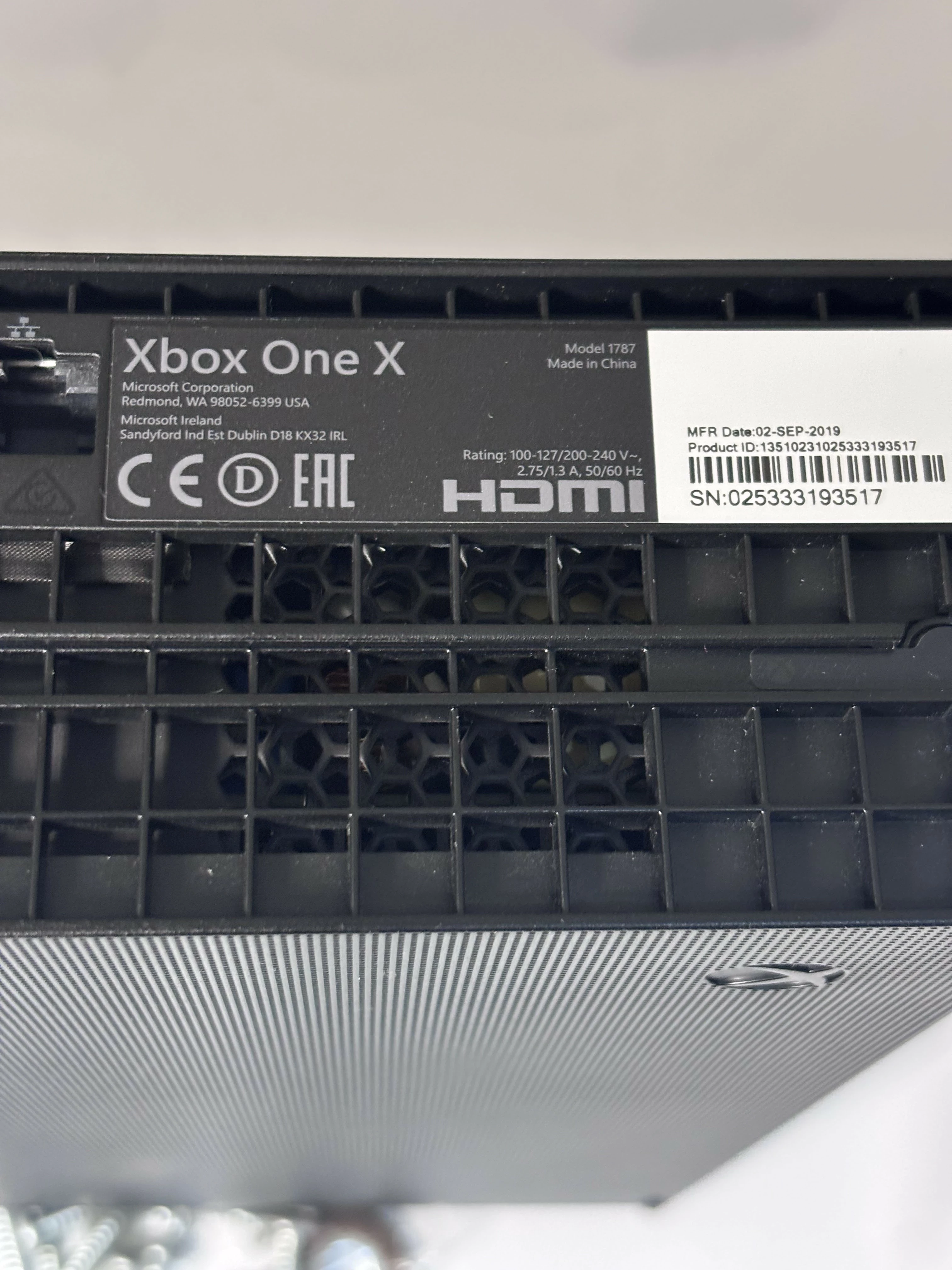 konsola-xbox-one-x-1-tb-2-pady-gry-w-zestawie-205998-225570