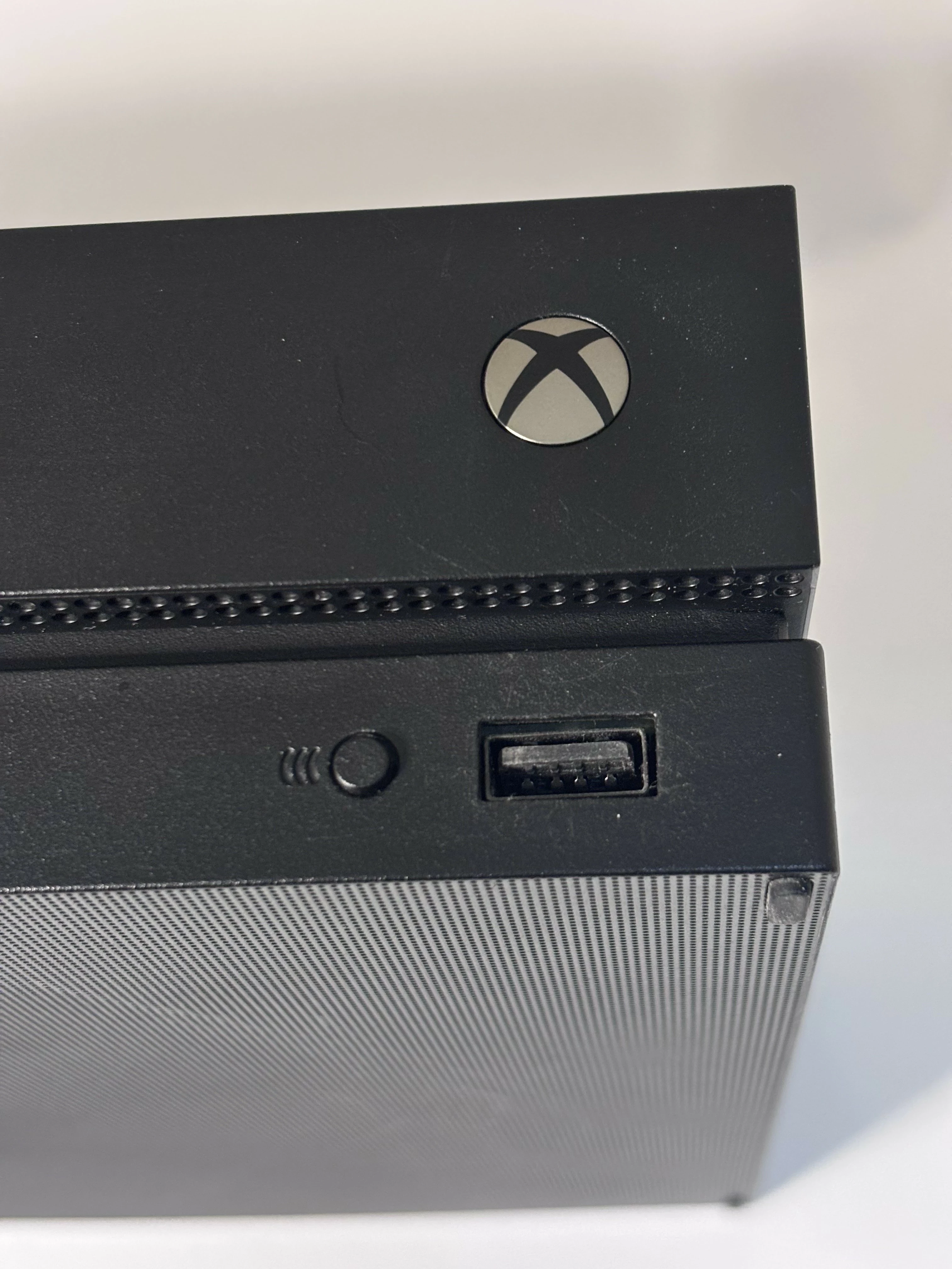 konsola-xbox-one-x-1-tb-2-pady-wersja-konsoli-130591-225650