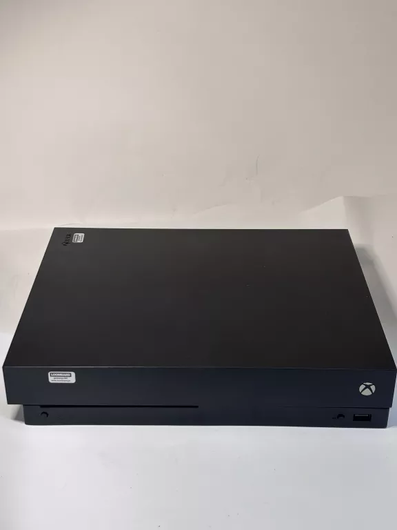 konsola-xbox-one-x-1-tb-2-pady-liczba-kontrolerow-w-zestawie-205994-225550