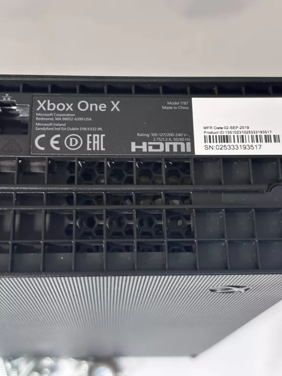 konsola-xbox-one-x-1-tb-2-pady-gry-w-zestawie-205998-225570