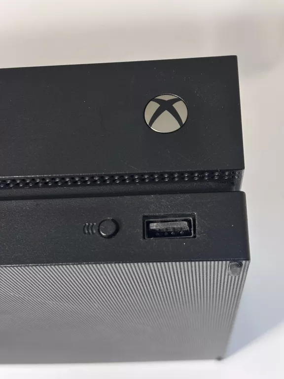 konsola-xbox-one-x-1-tb-2-pady-wersja-konsoli-130591-225650