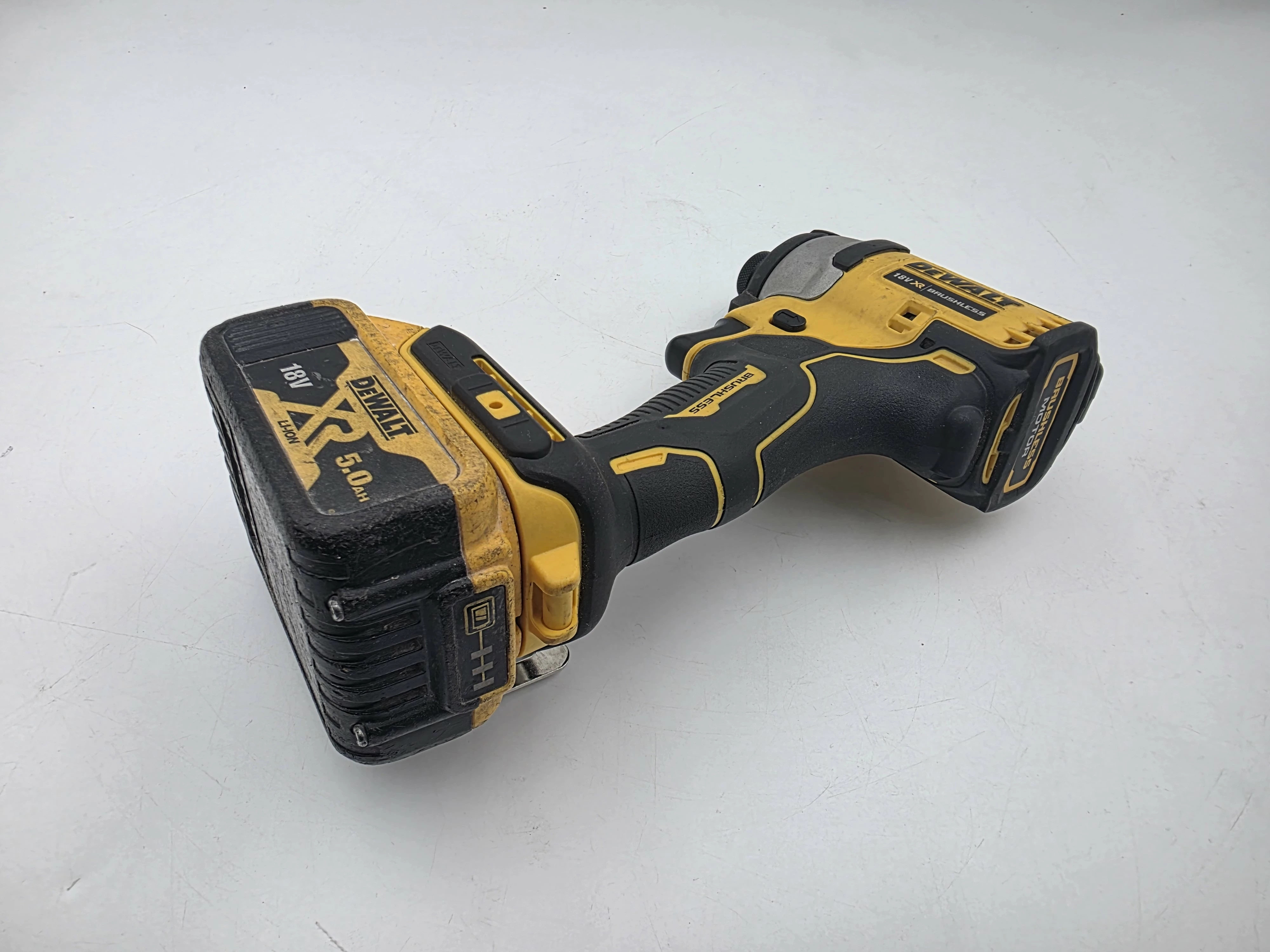 zakretarka-udarowa-dewalt-dcf809-aku-50ah-rodzaj-silnika-204657-221325