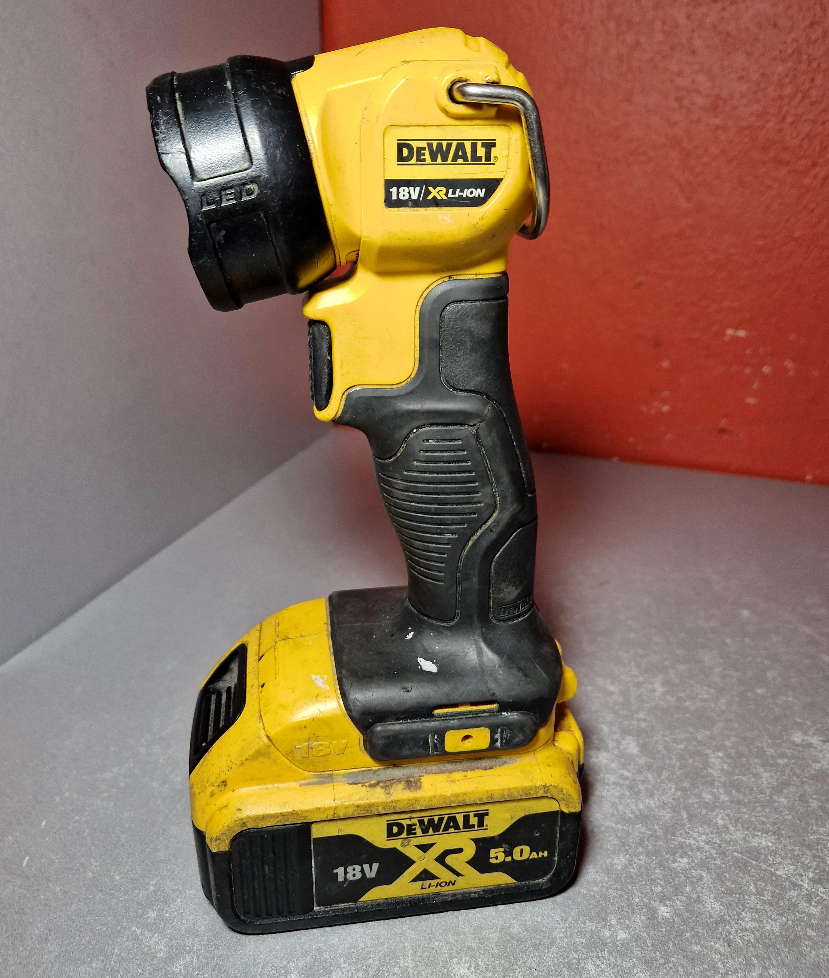 latarka-dewalt-dcl040-aku-xr-18v-5ah-emilii-gierczak-35-szczecin-rs