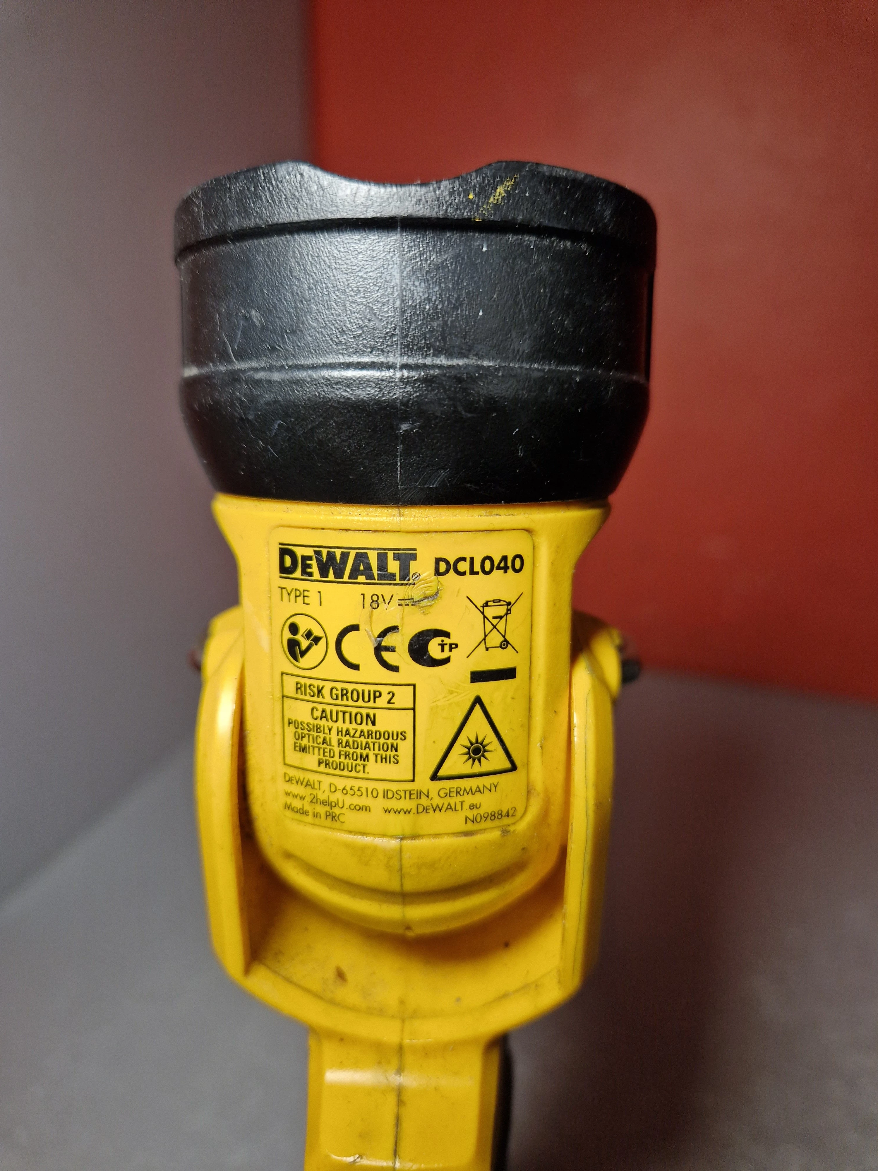 latarka-dewalt-dcl040-aku-xr-18v-5ah-waga-produktu-z-opakowaniem-jednostkowym-1000