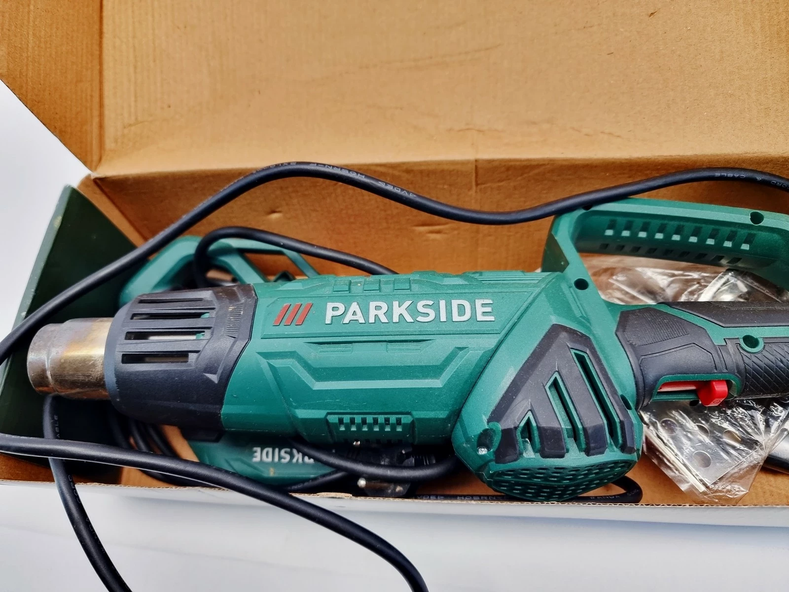 opalarka-o-duzym-zasiegu-parkside-plhlg-2000-b2-wydatek-powietrza-500