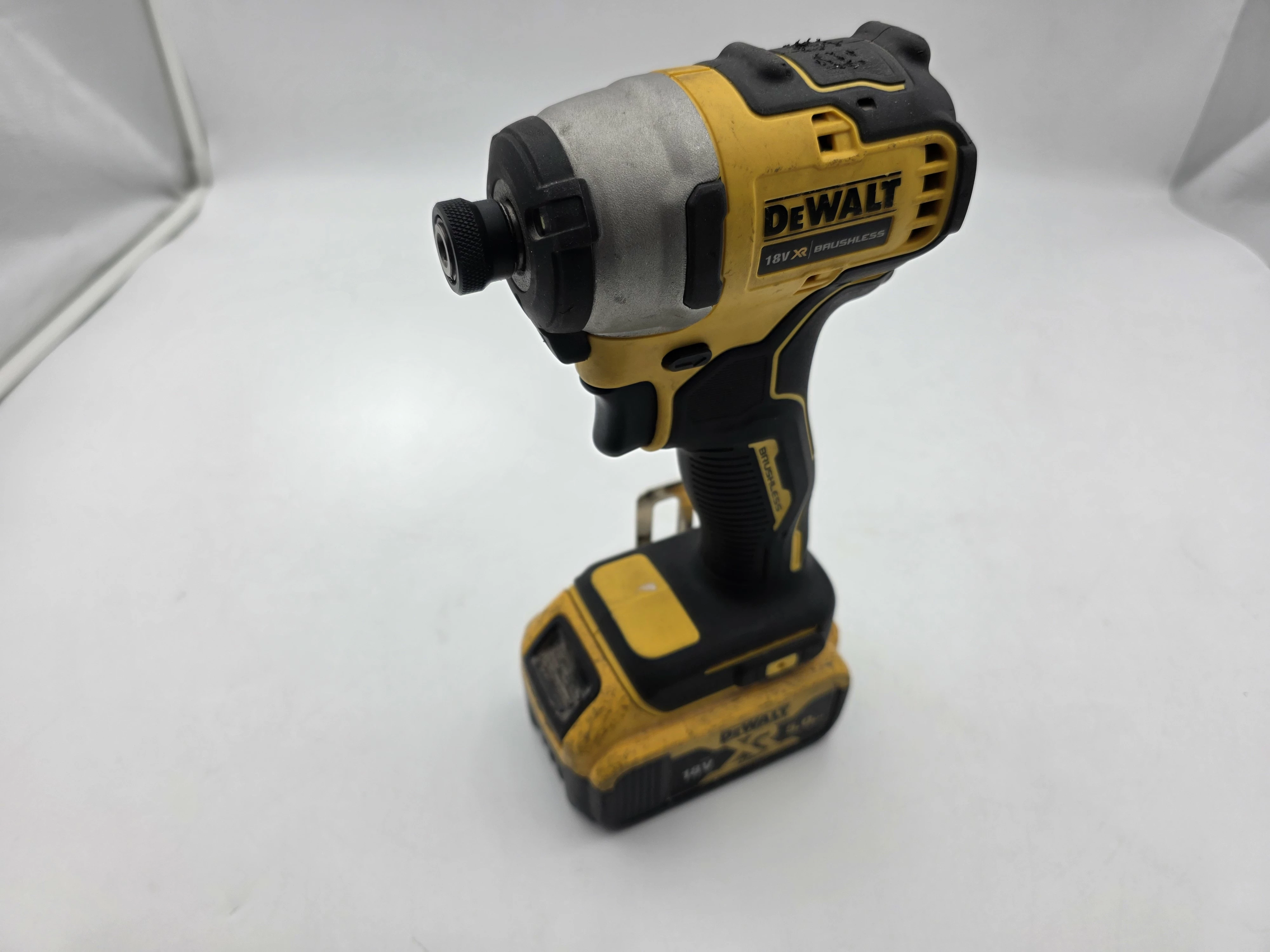 zakretarka-udarowa-dewalt-dcf809-aku-50ah-farbiarska-22e-mosina