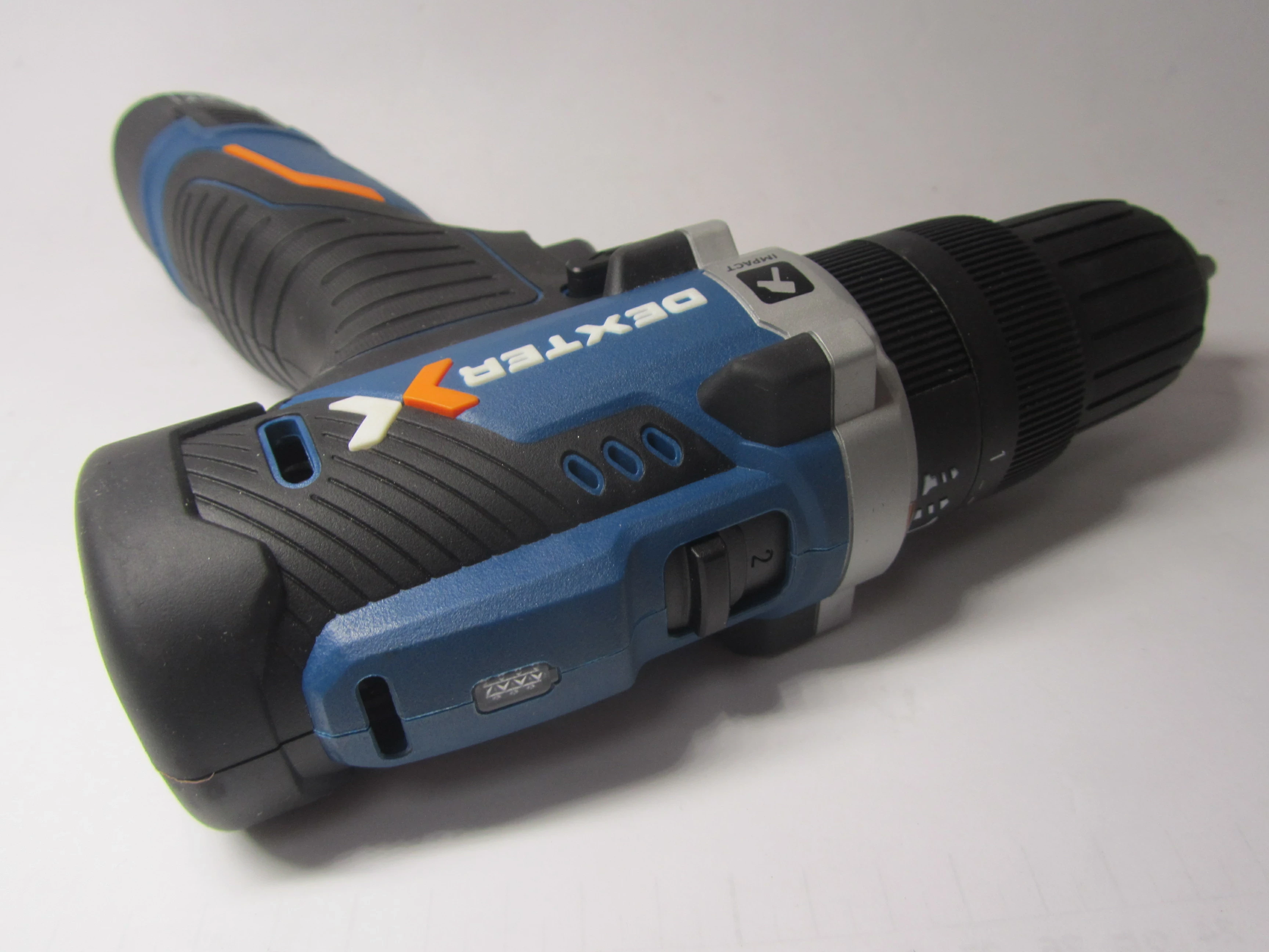 wkretarka-udarowa-dexter-12id2-251a-pojemnosc-akumulatora-400