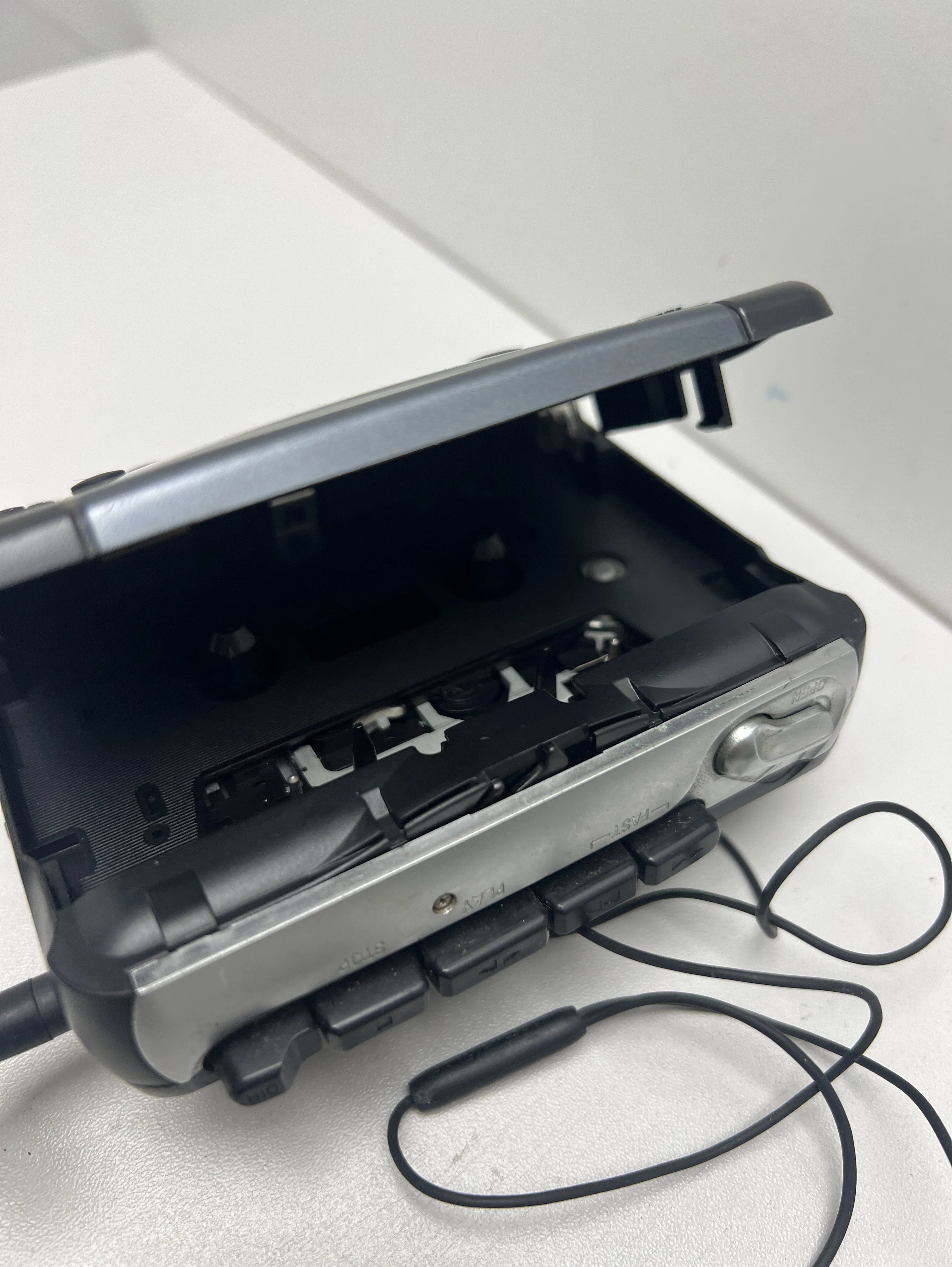 walkman-panasonic-rq-v203-amfm-odtwarzacz-kaset-radio-odtwarzane-nosniki-213122-8