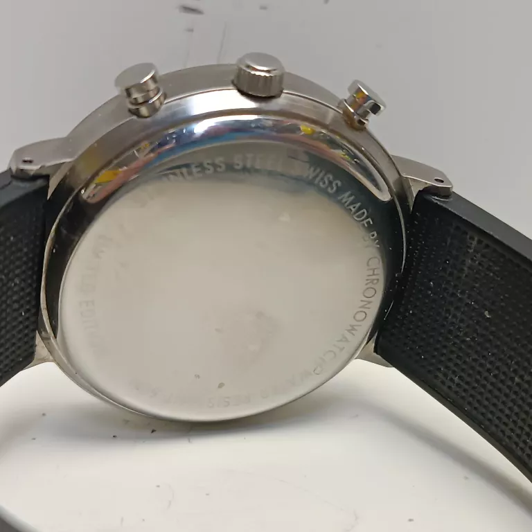 motul-zegarek-chronograph-swiss-made-limited-edition-ksztalt-koperty-129223-2