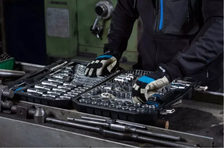 zestaw-narzedziowy-222-elementy-crv-grzechotki-72t-crmo-hoegert-technik-ean-gtin-5901867145550