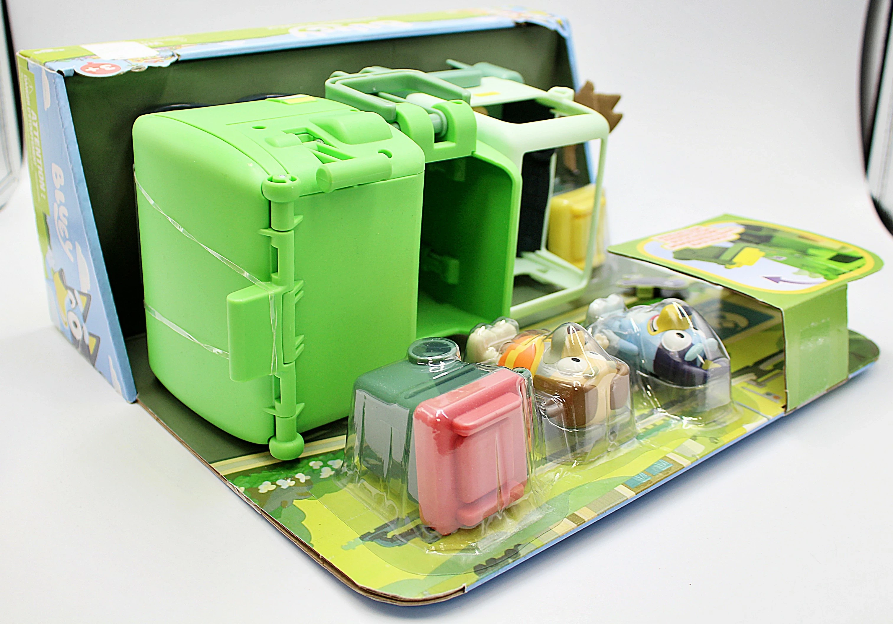 autko-zabawka-bluey-garbage-truck-zestaw-ze-smieciarka-wiek-dziecka-3475-45