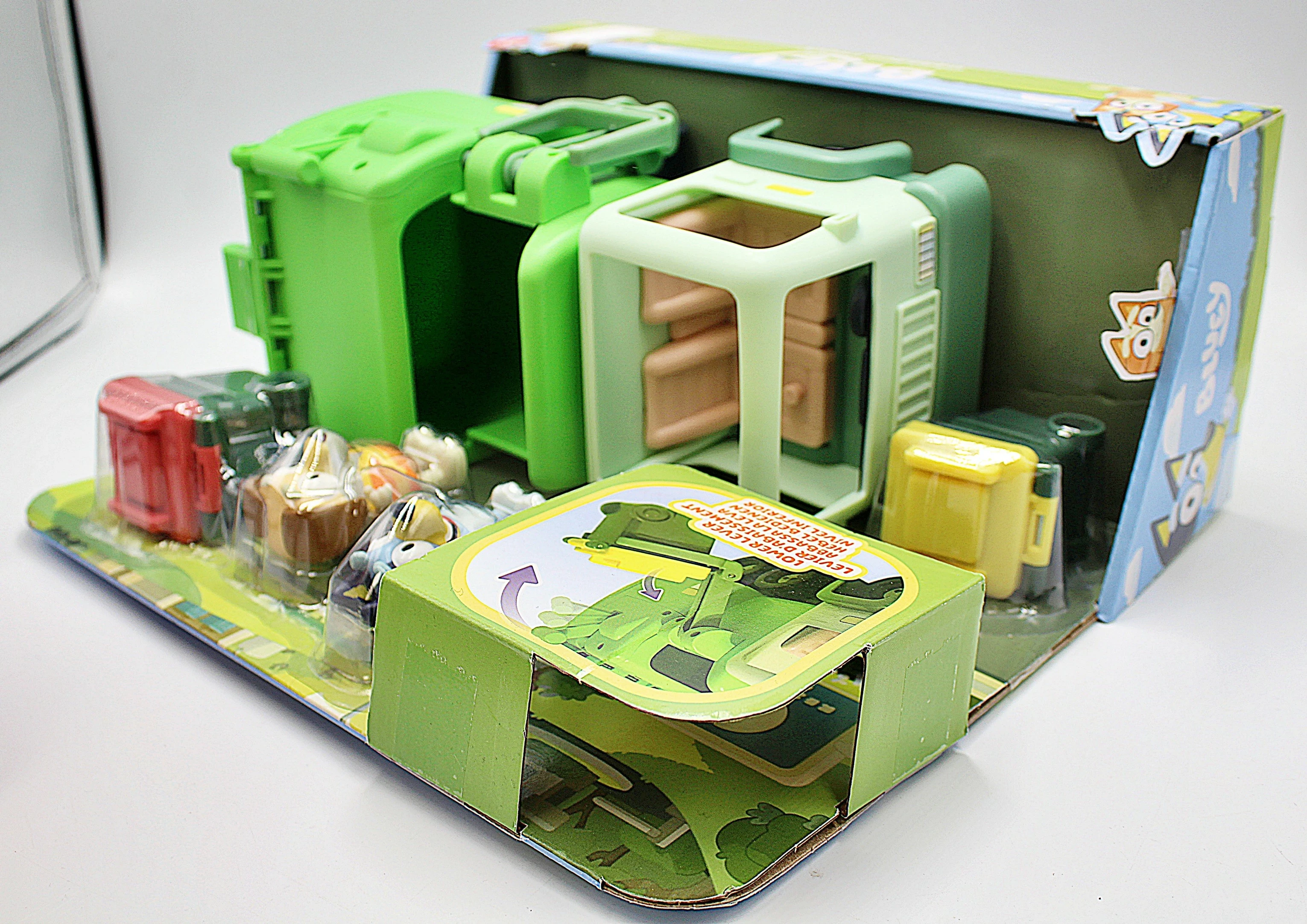 autko-zabawka-bluey-garbage-truck-zestaw-ze-smieciarka-material-18136-4