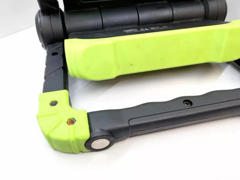 lampa-emos-p4536-naswietlacz-led-2000lm-powerbank-8000mah-moc-znamionowa-2000