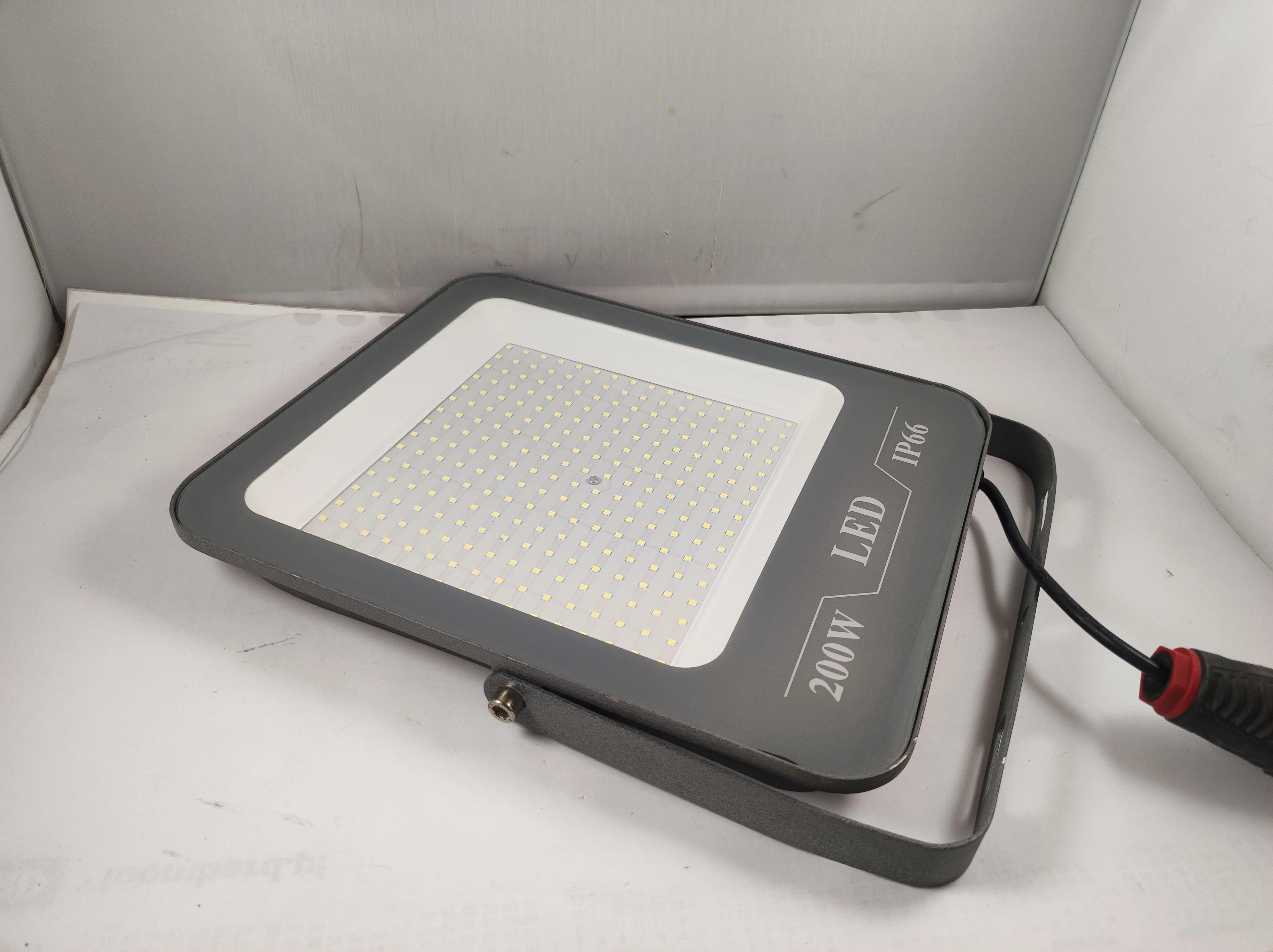 naswietlacz-led-200w-ip66-ean-gtin-112233445