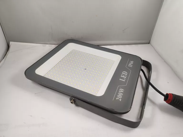 naswietlacz-led-200w-ip66-ean-gtin-112233445