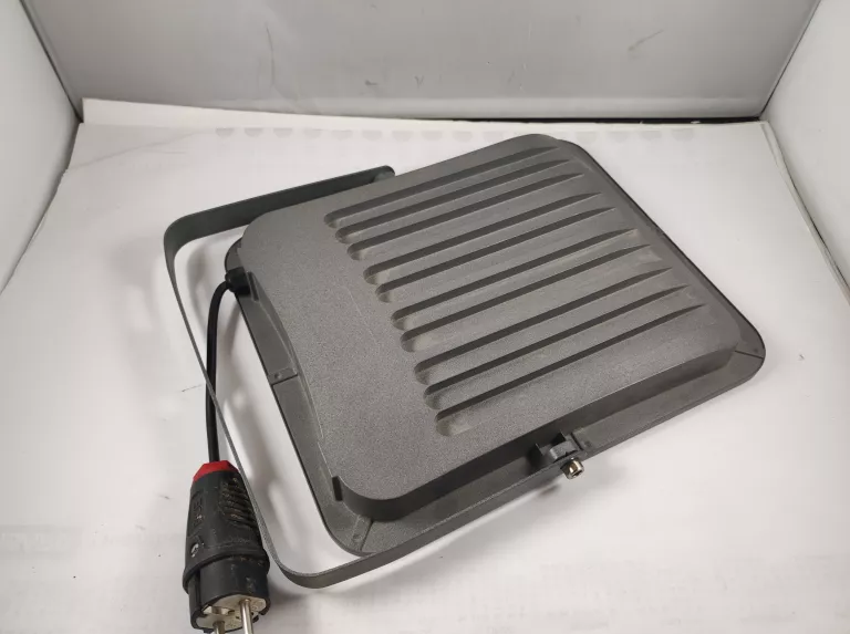 naswietlacz-led-200w-ip66-moc-znamionowa-20000