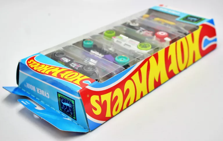 modele-aut-mattel-hot-wheels-cyber-noir-5-w-1-jkg06-wiek-dziecka-3475-45