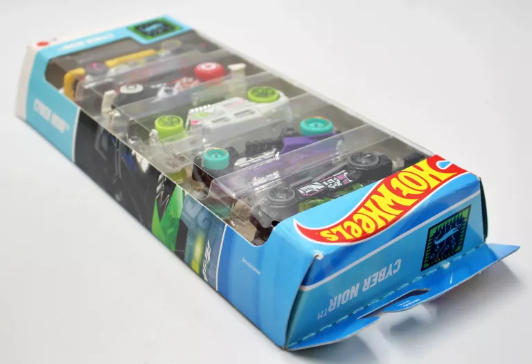 modele-aut-mattel-hot-wheels-cyber-noir-5-w-1-jkg06-bohater-bajka-127768-1705876