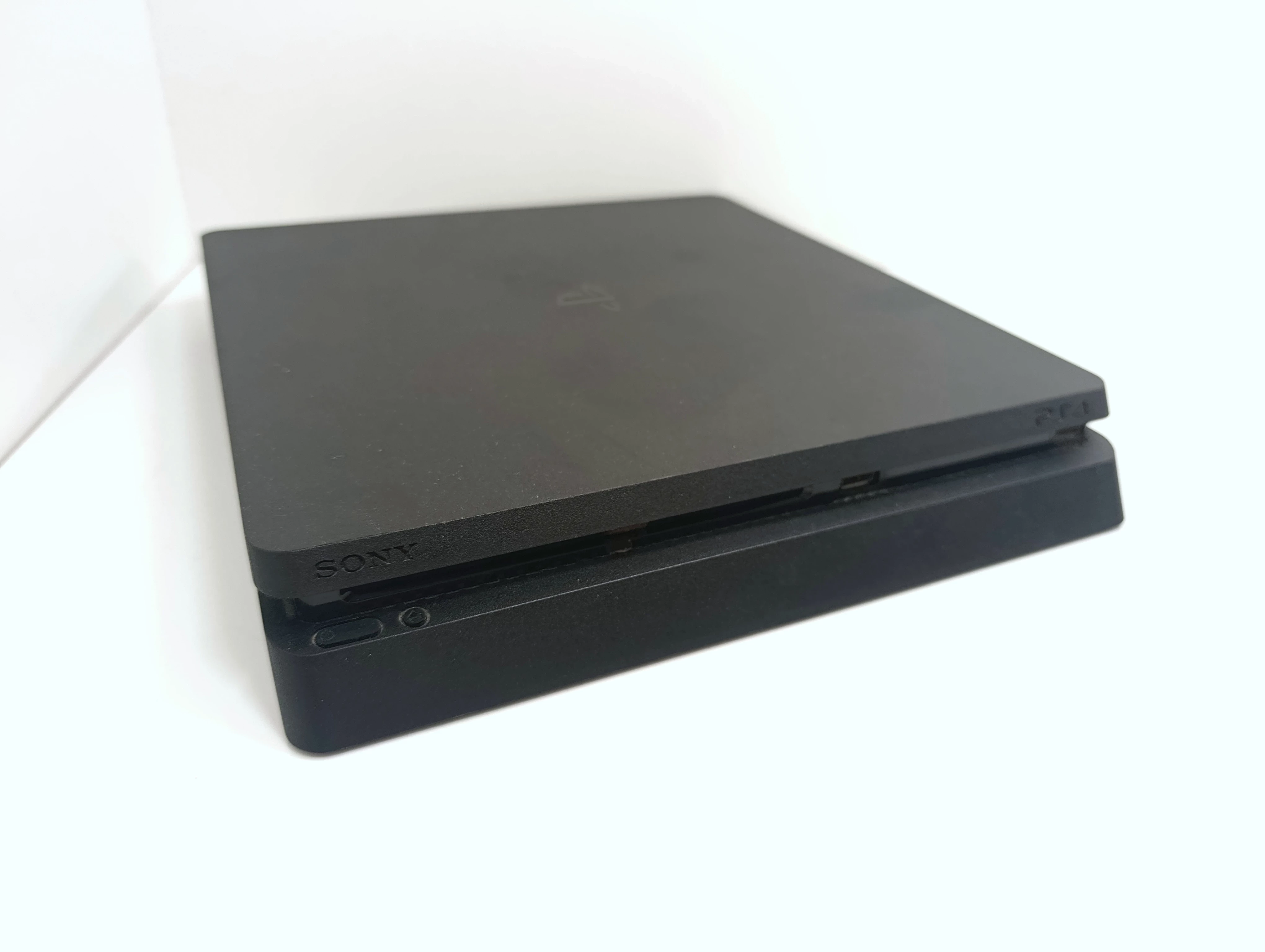 konsola-ps4-slim-wersja-130590-2