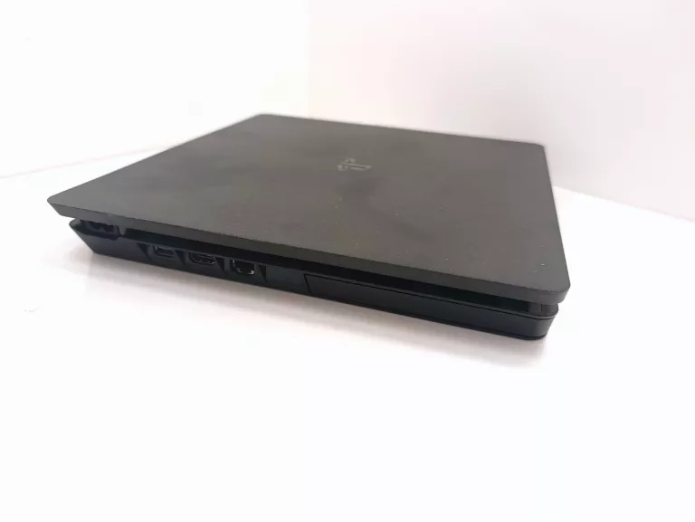 konsola-ps4-slim-liczba-kontrolerow-w-zestawie-205994-225550