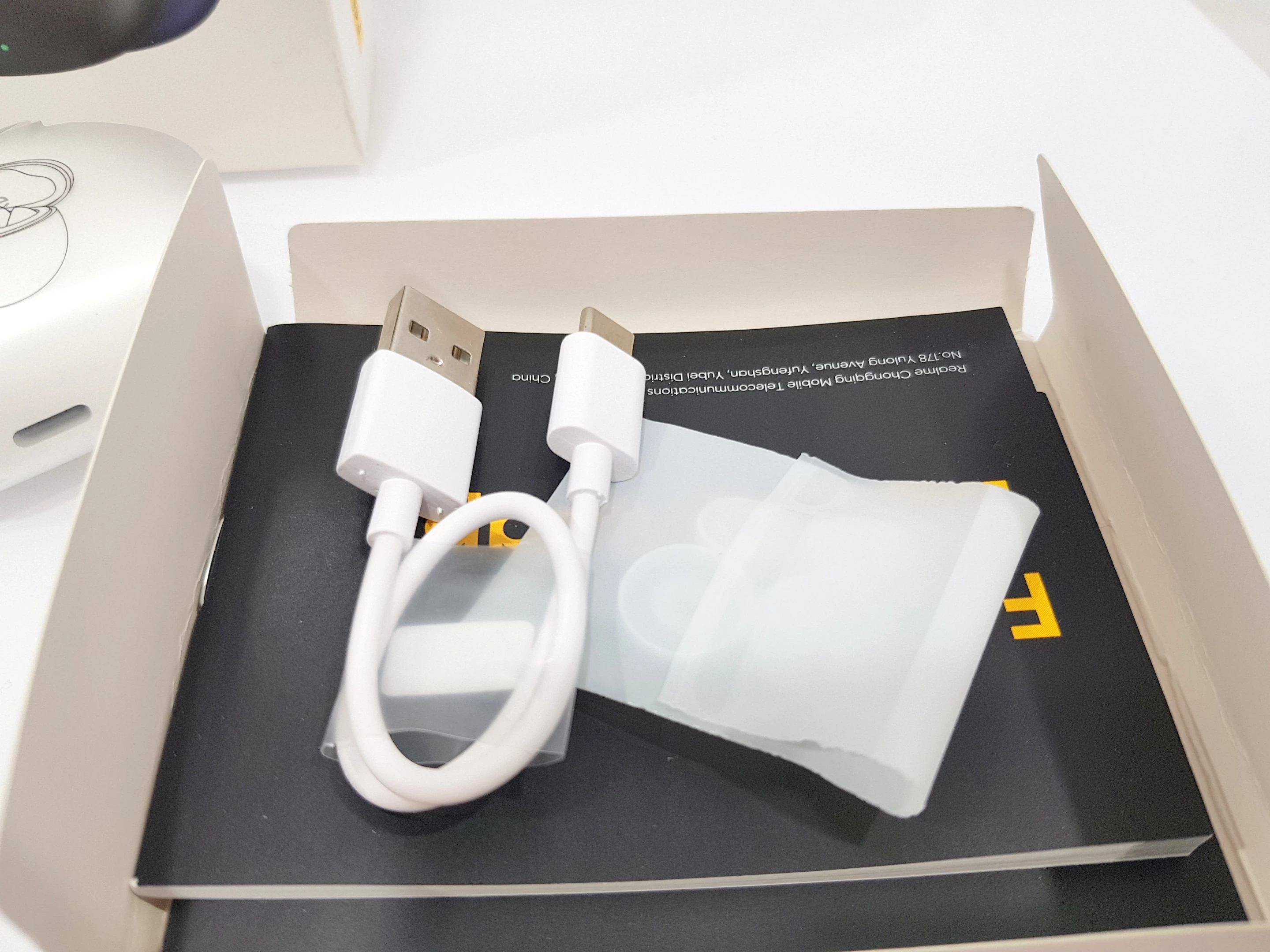 sluchawki-realme-buds-t100-kolor-dominujacy-129357-2