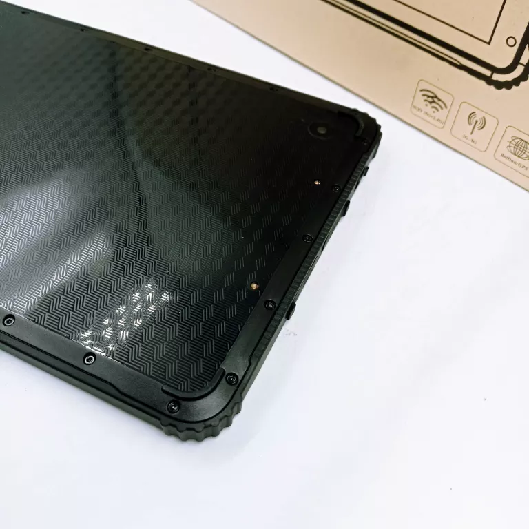 tablet-emdoor-rugged-tablet-em-i18h-przekatna-ekranu-800