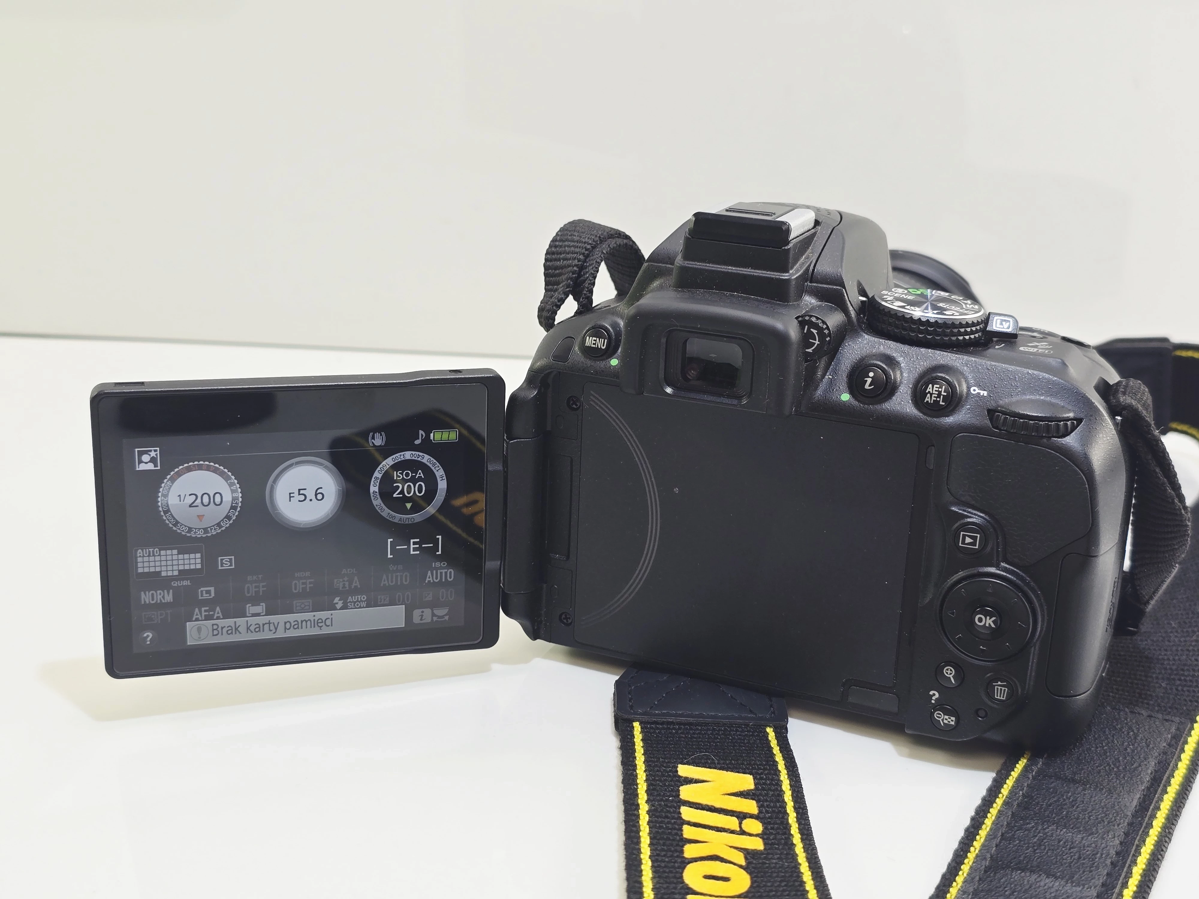 aparat-nikon-d5300-bodyobiektyw-nikkor-18-55-mm-zdjecia-seryjne-500