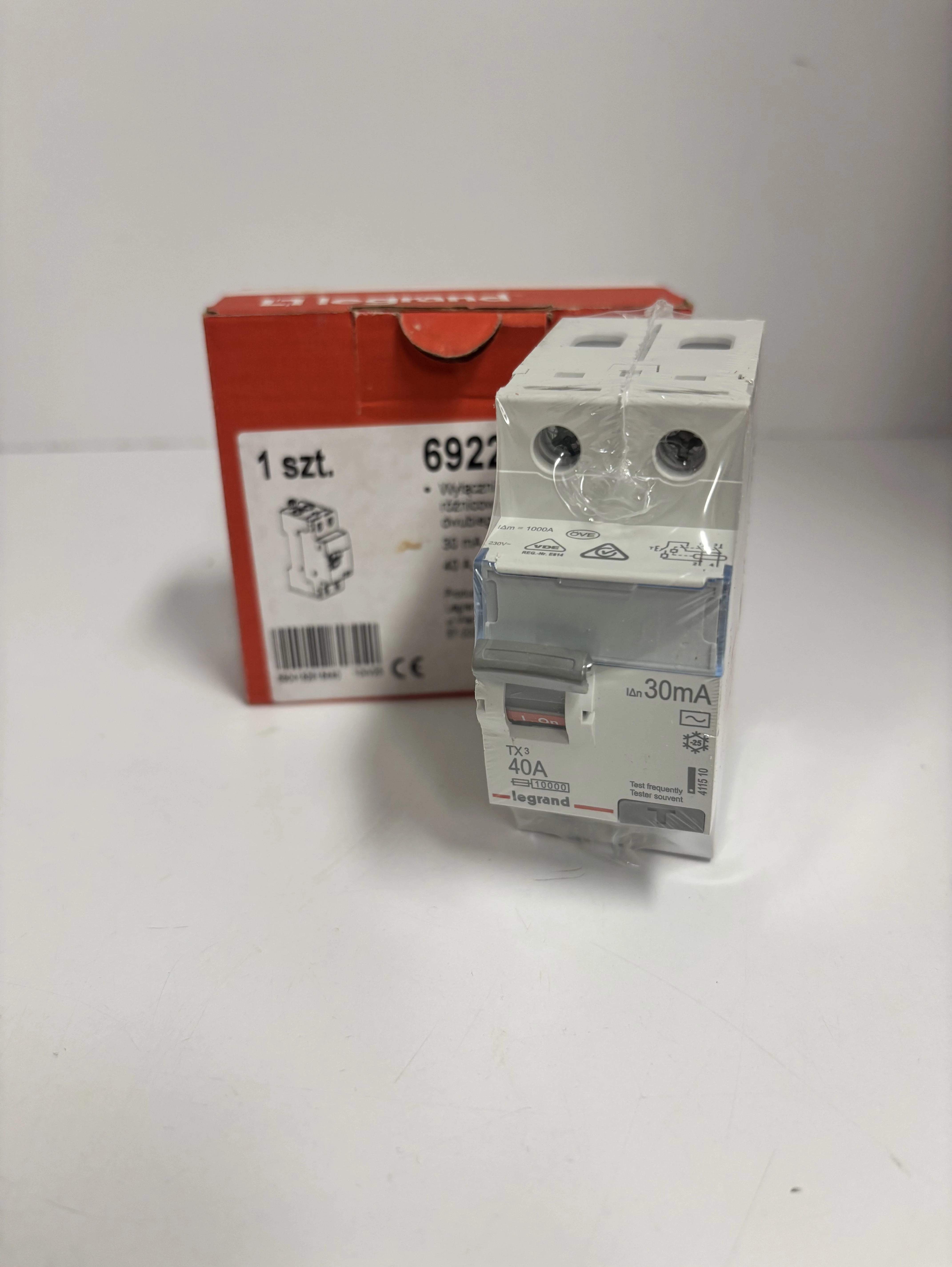 wylacznik-roznicowopradowy-legrand-692201-kalwaryjska-37-krakow-kotkiewicz-sj