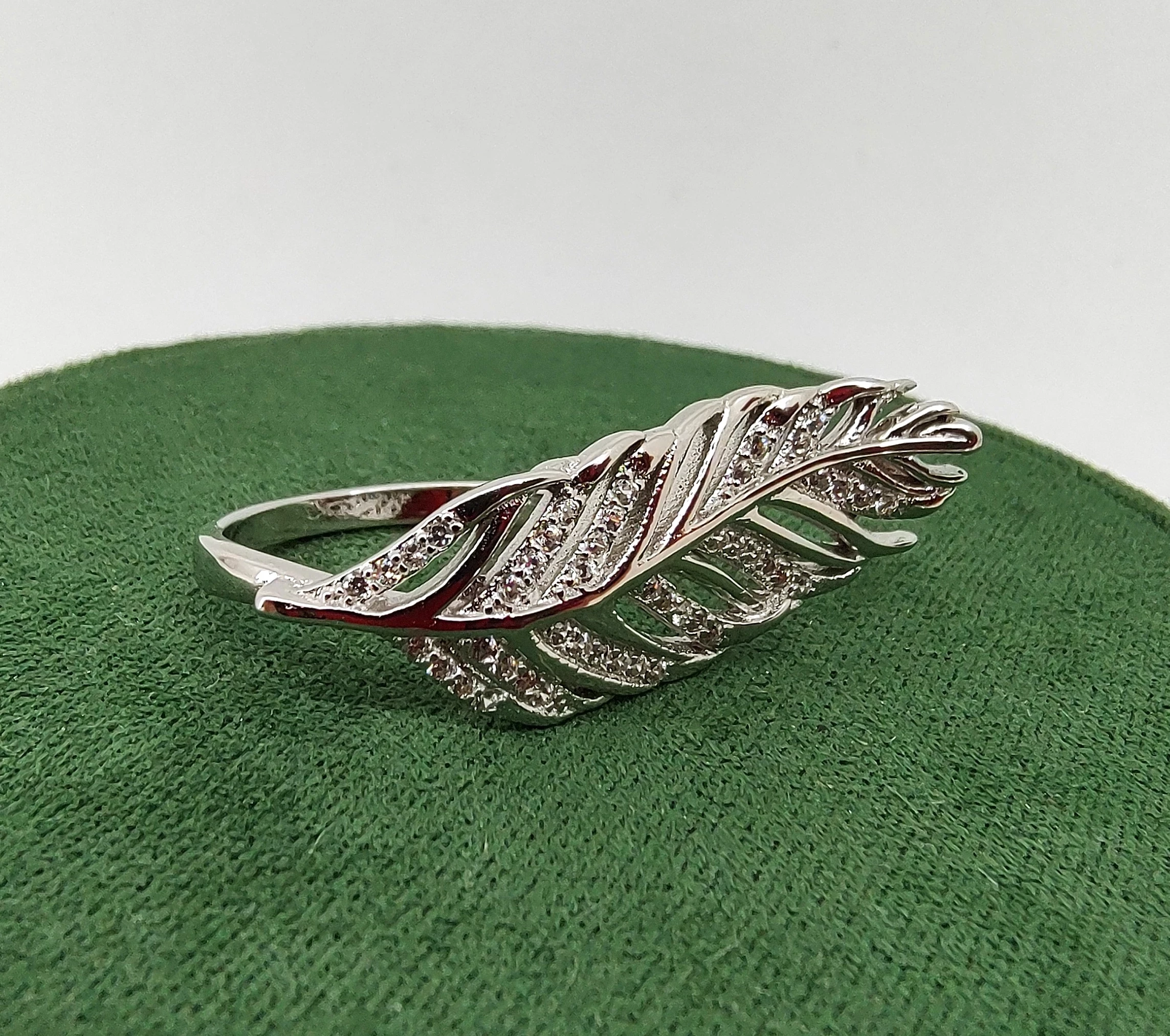 piekny-srebrny-pierscionek-lisc-p925-475g-rozm14-kamien-17088-128