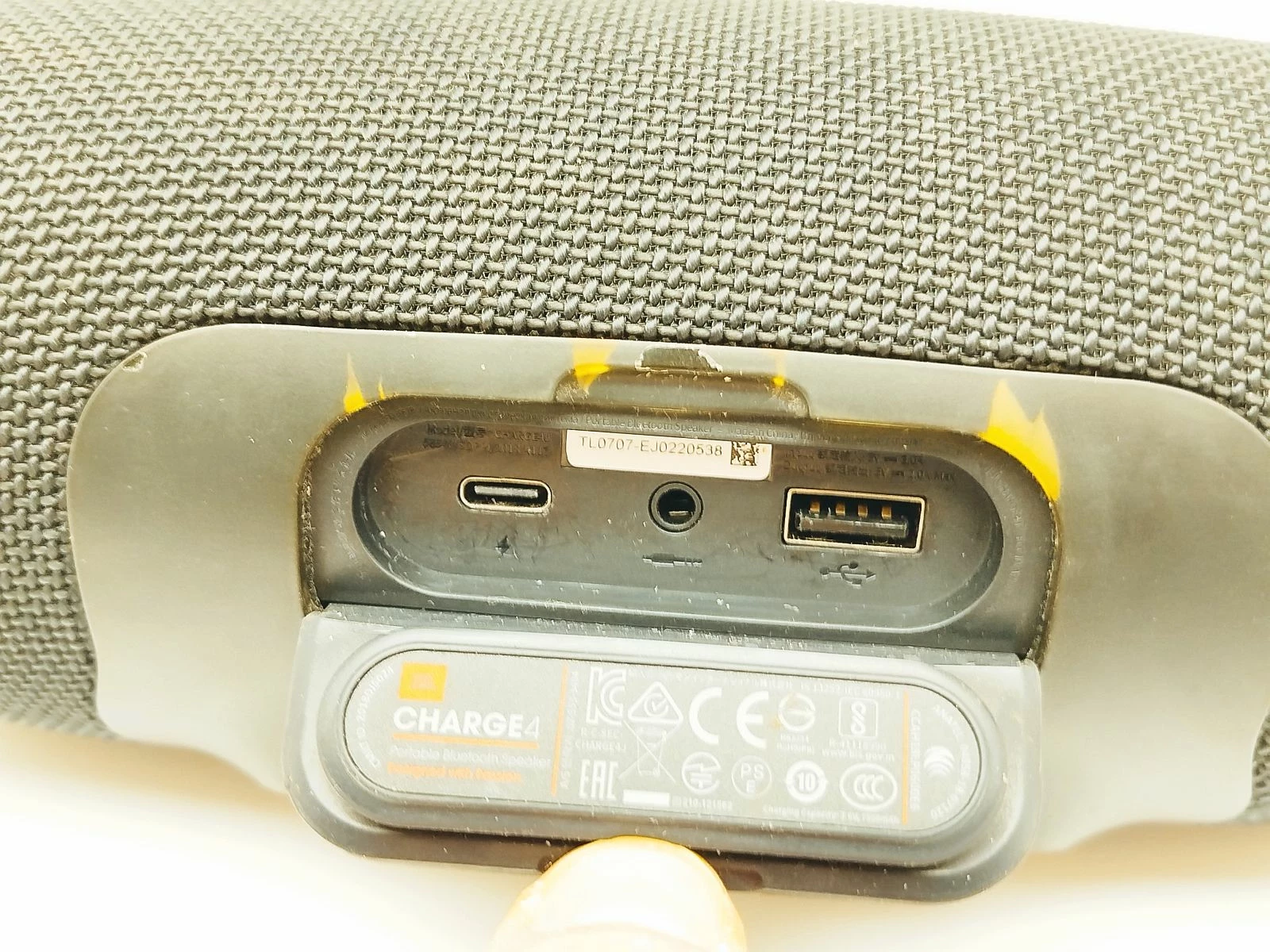 glosnik-bluetooth-jbl-charge4-zasilanie-209202-1769478