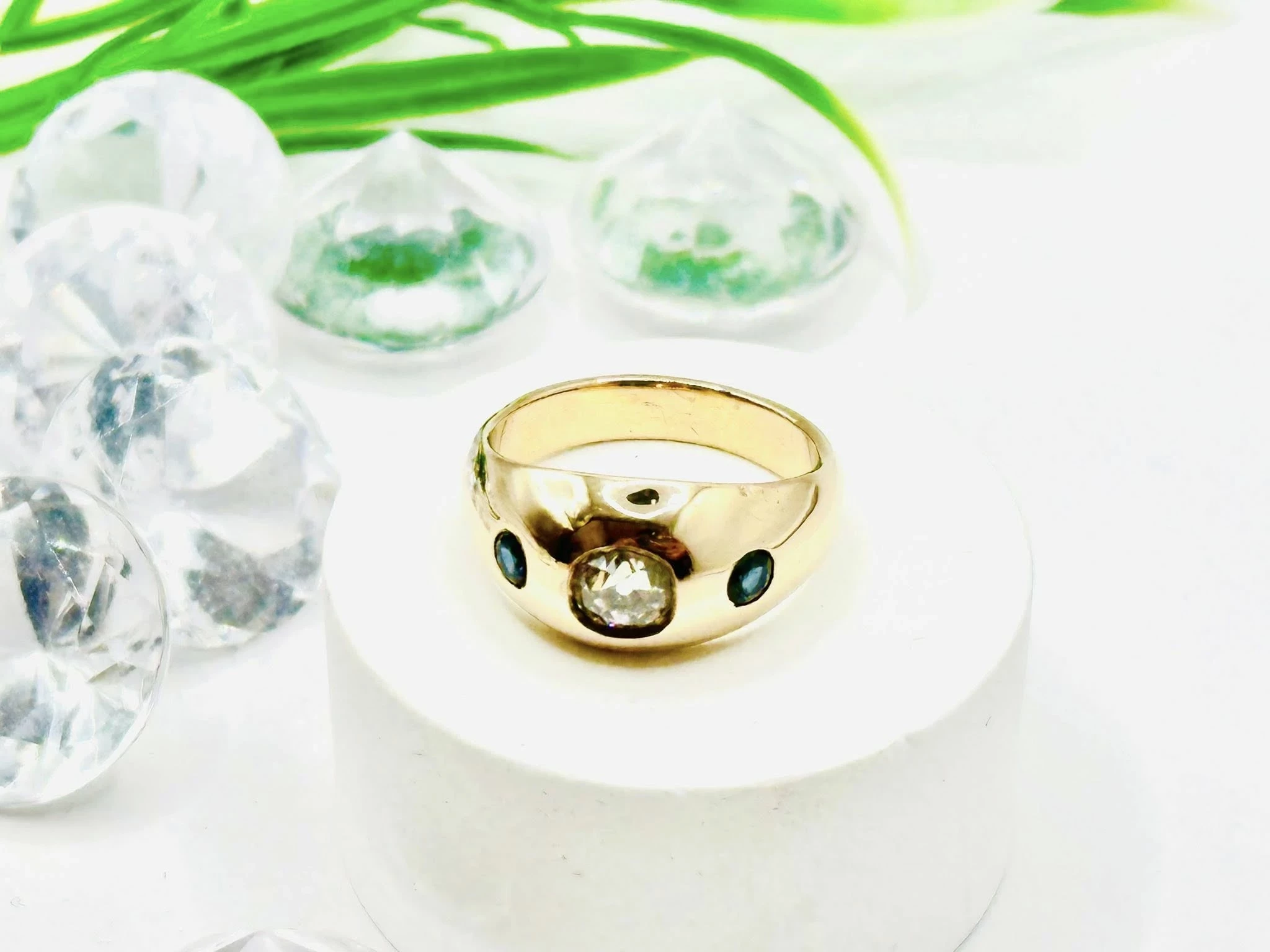 zloty-pierscionek-z-brylantem-i-szafirami-585-707g-r12-certyfikat-rodzaj-2205-2