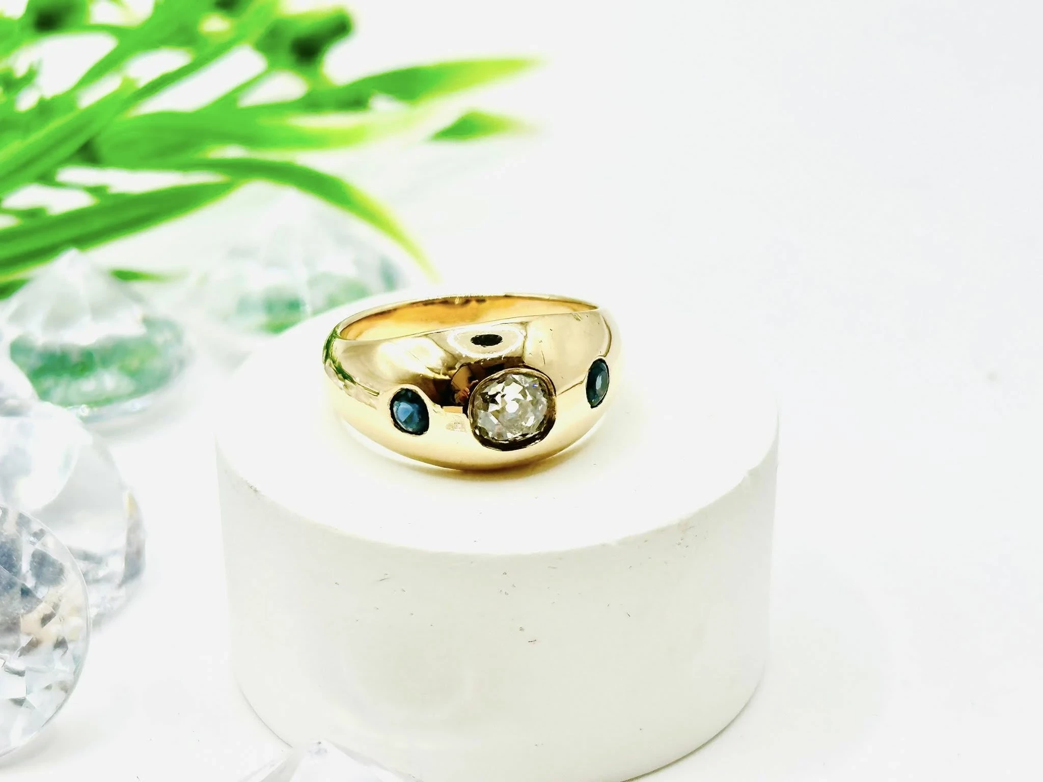 zloty-pierscionek-z-brylantem-i-szafirami-585-707g-r12-certyfikat-waga-150