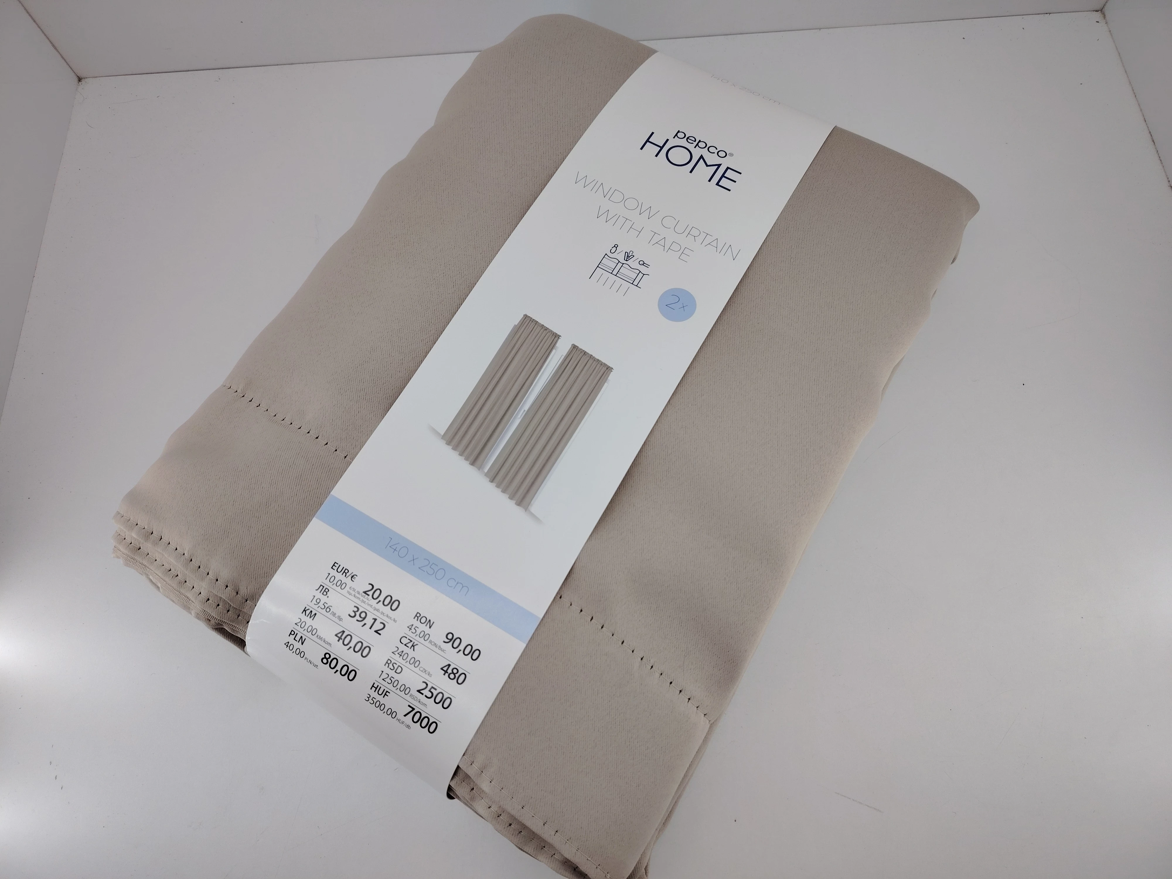 zaslony-pepco-jasno-bezonwe-2szt-140x250cm-na-tasmie-aleja-wolnosci-15b-czestochowa-sj