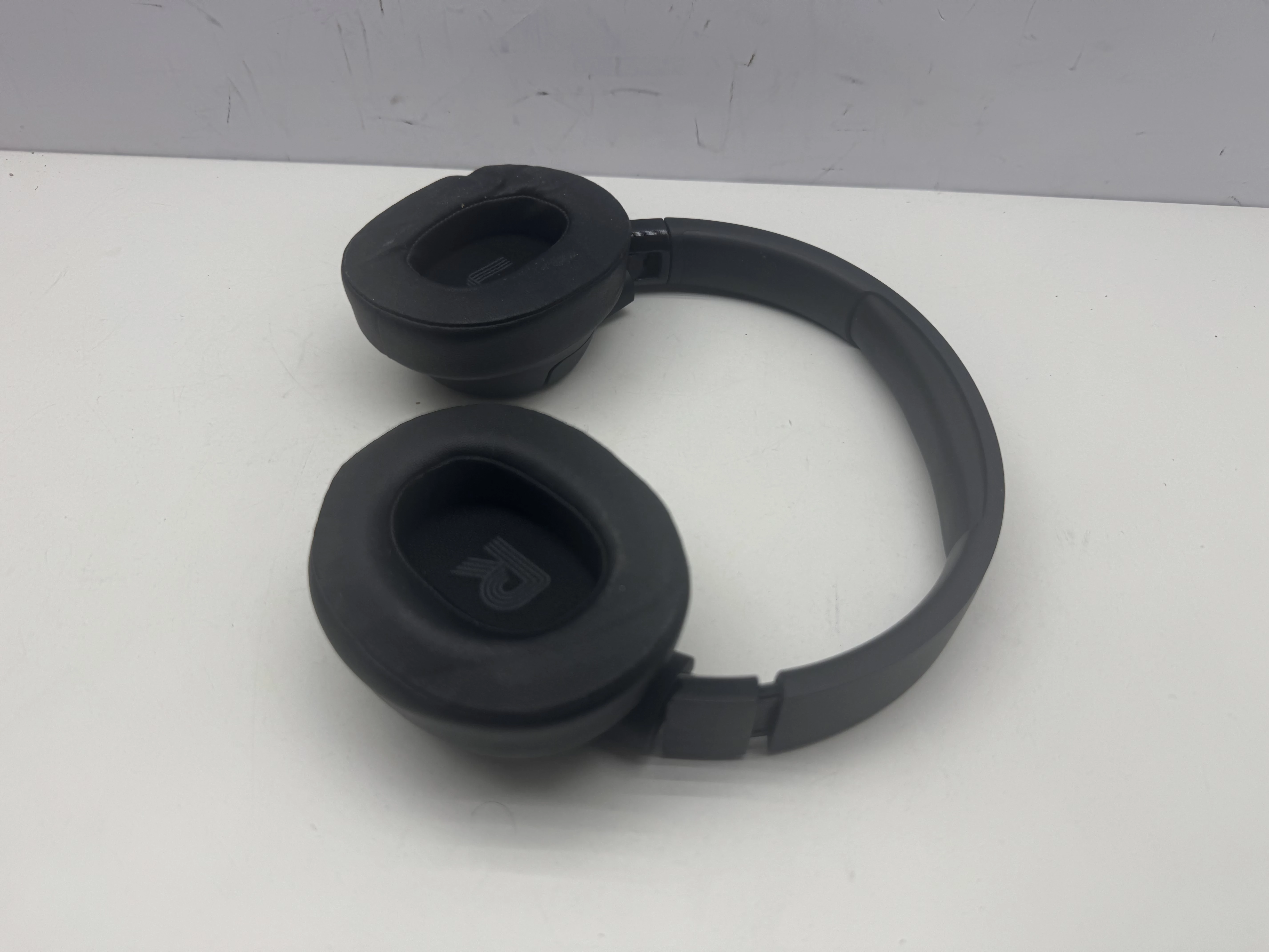 jbl-tune-720bt-czarne-duze-sluchawki-nauszne-bezprzewodowe-stan-11323-2