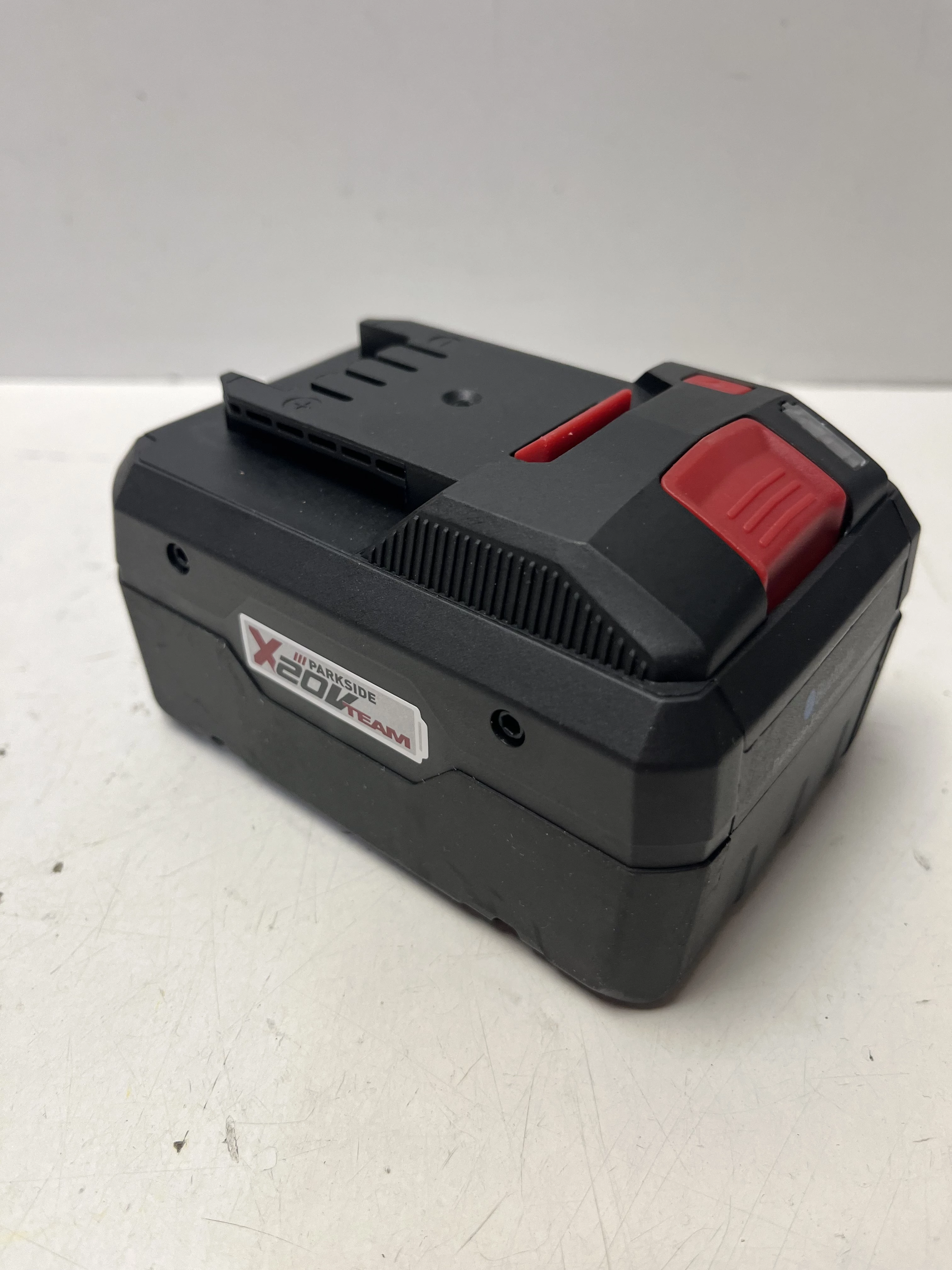 akumulator-parkside-performance-smart-20-v-8-ah-stan-11323-2