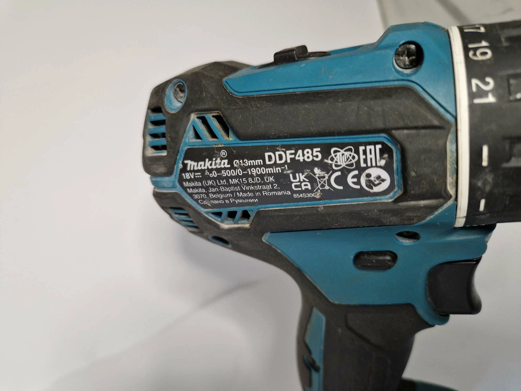 wkretarka-makita-ddf485-aku-lad-pojemnosc-akumulatora-300