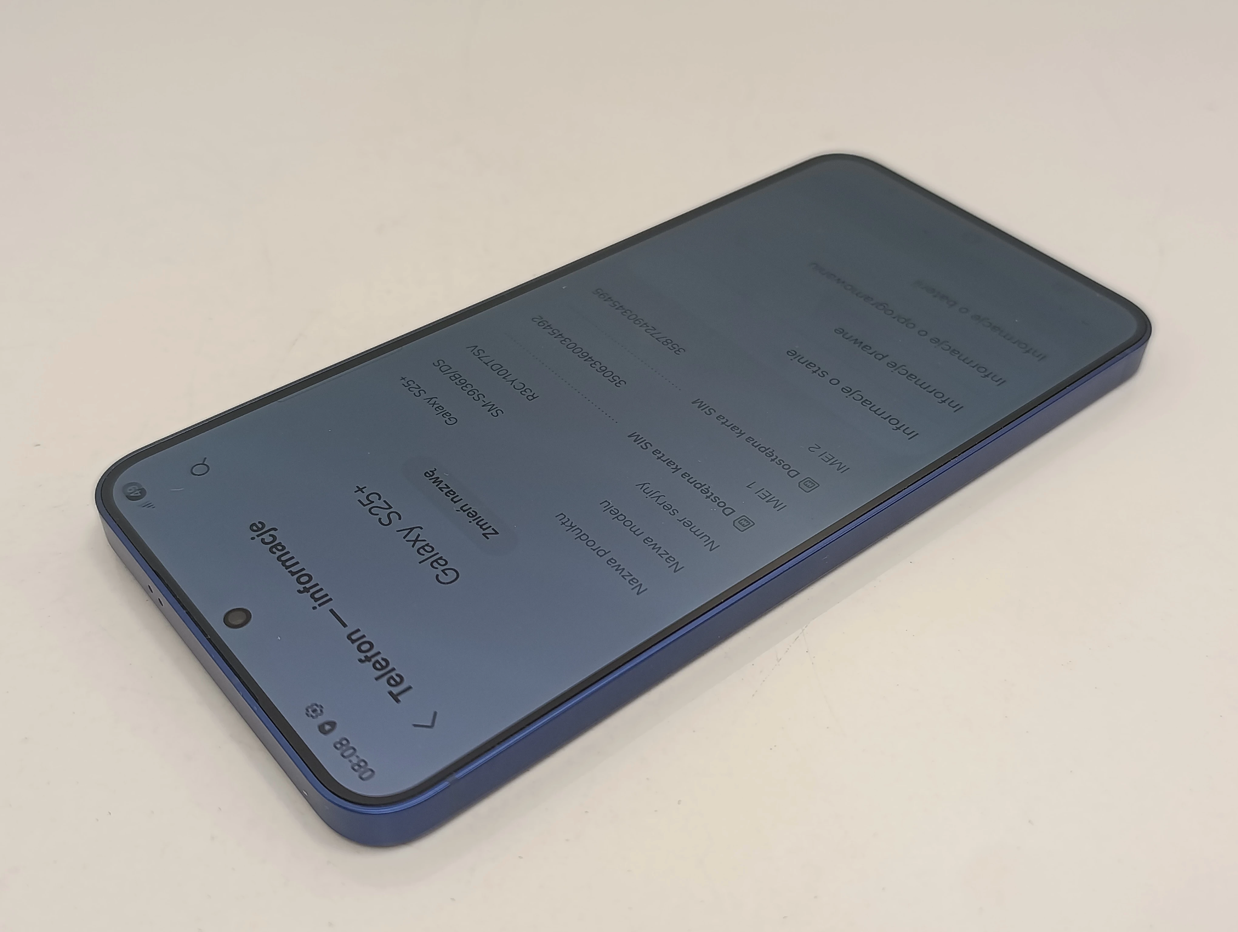 telefon-samsung-galaxy-s25-przekatna-ekranu-670