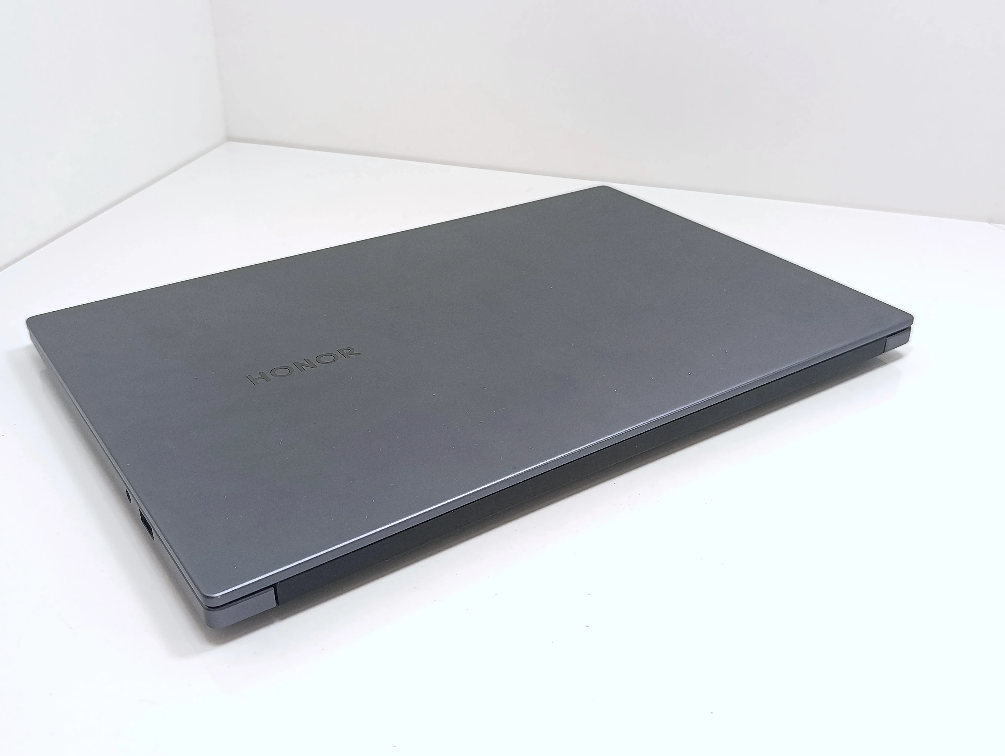 laptop-honor-magicbook-14-z-procesorem-intel-core-i3-10110u-pojemnosc-dysku-256