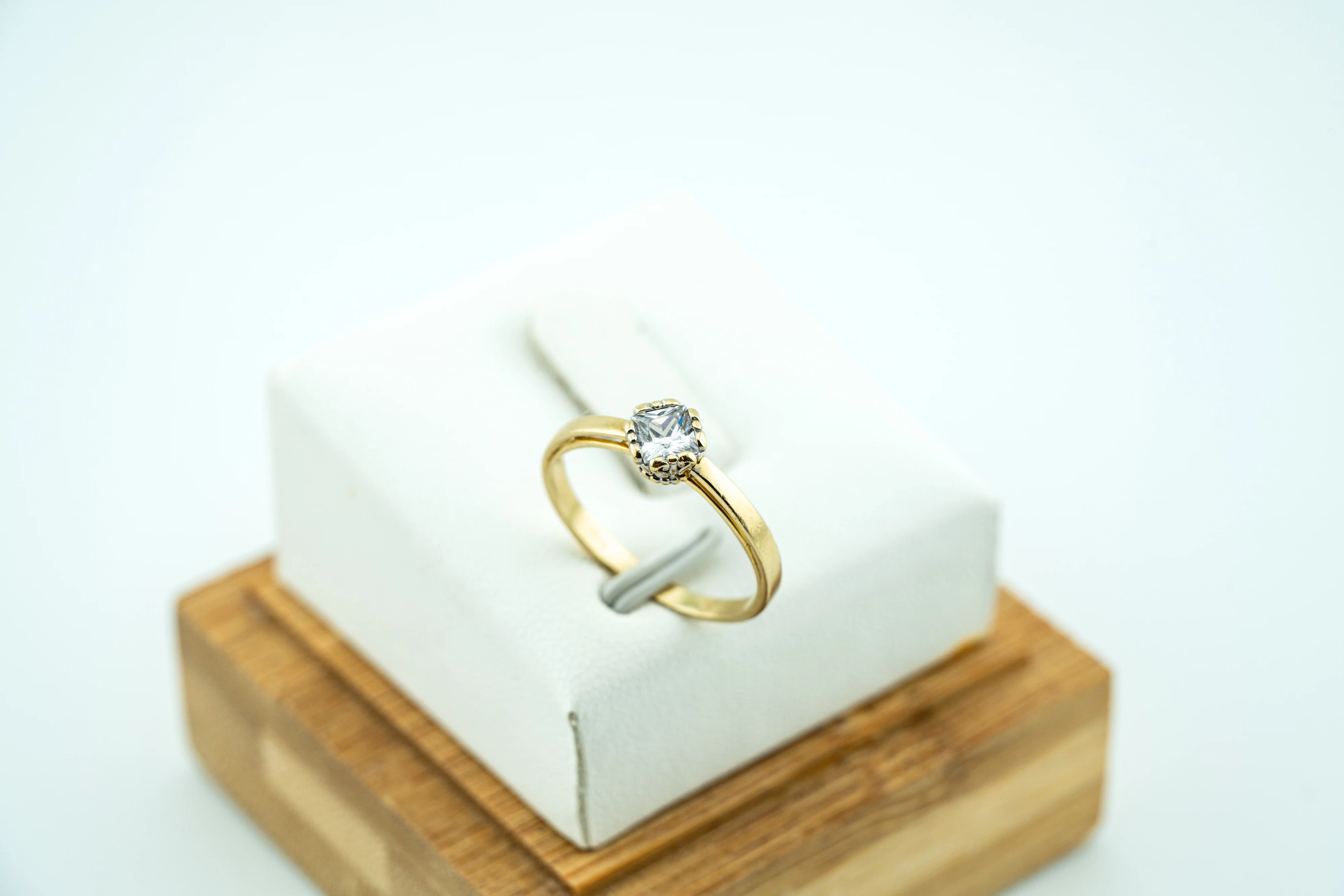 zl635-zloty-elegancki-zareczynowy-pierscionek-585-cyrkonia-14k-r14-193g-waga-193