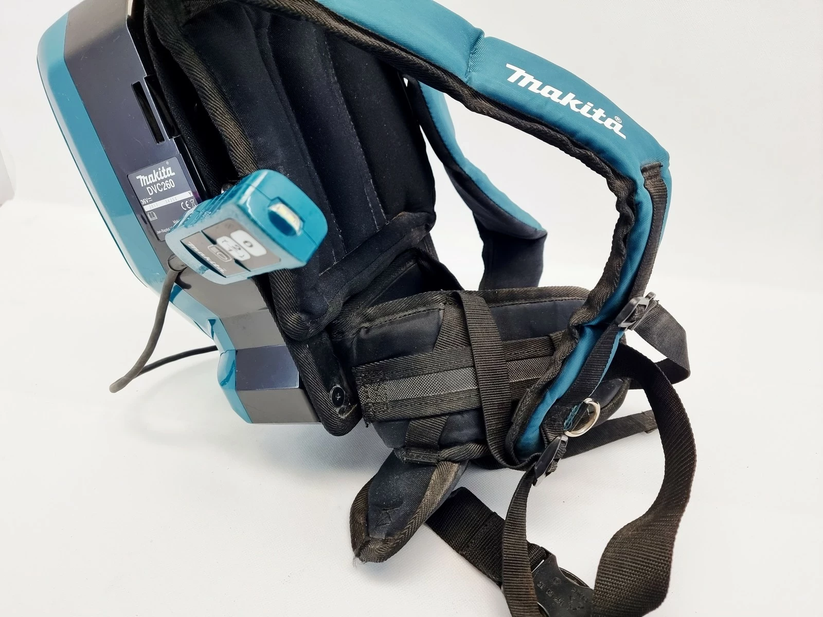akumulatorowy-odkurzacz-plecakowy-makita-dvc660-seria-dvc
