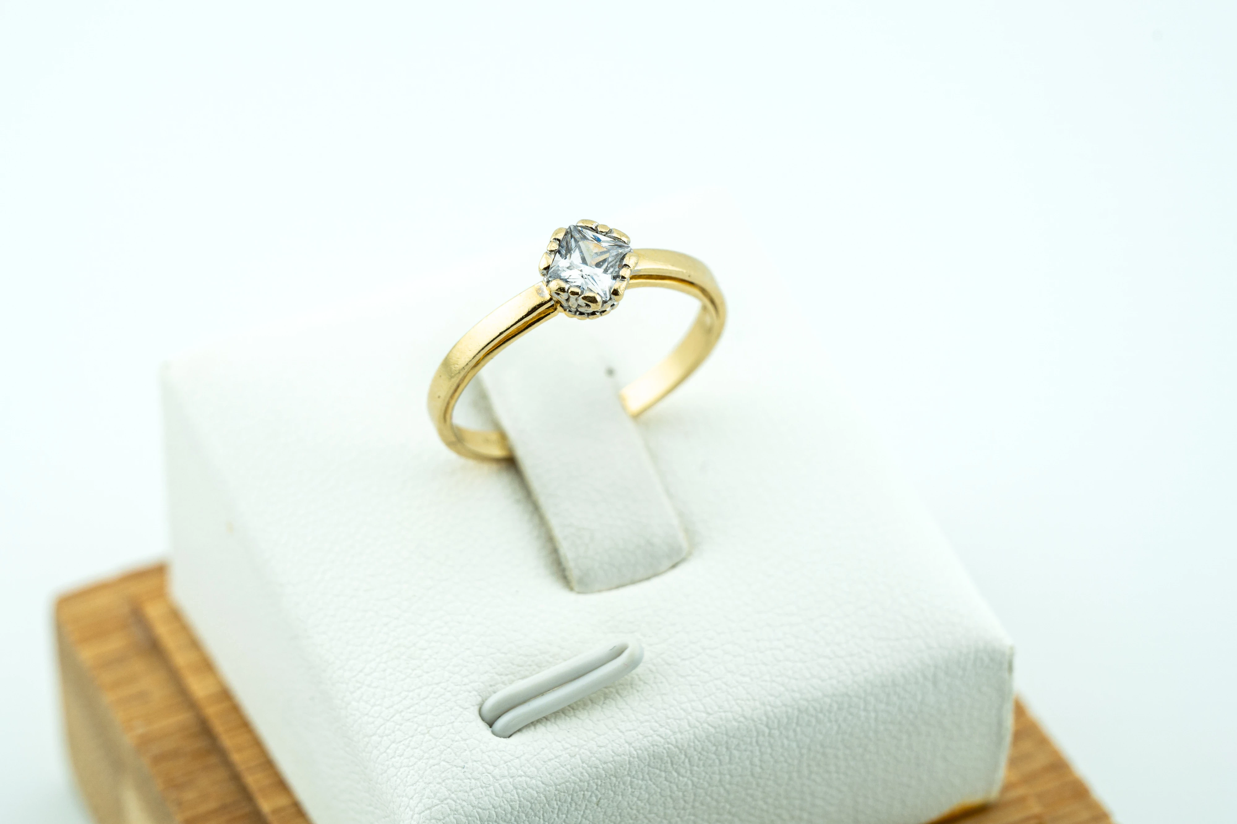 zl635-zloty-elegancki-zareczynowy-pierscionek-585-cyrkonia-14k-r14-193g-pilsudskiego-27-skwierzyna