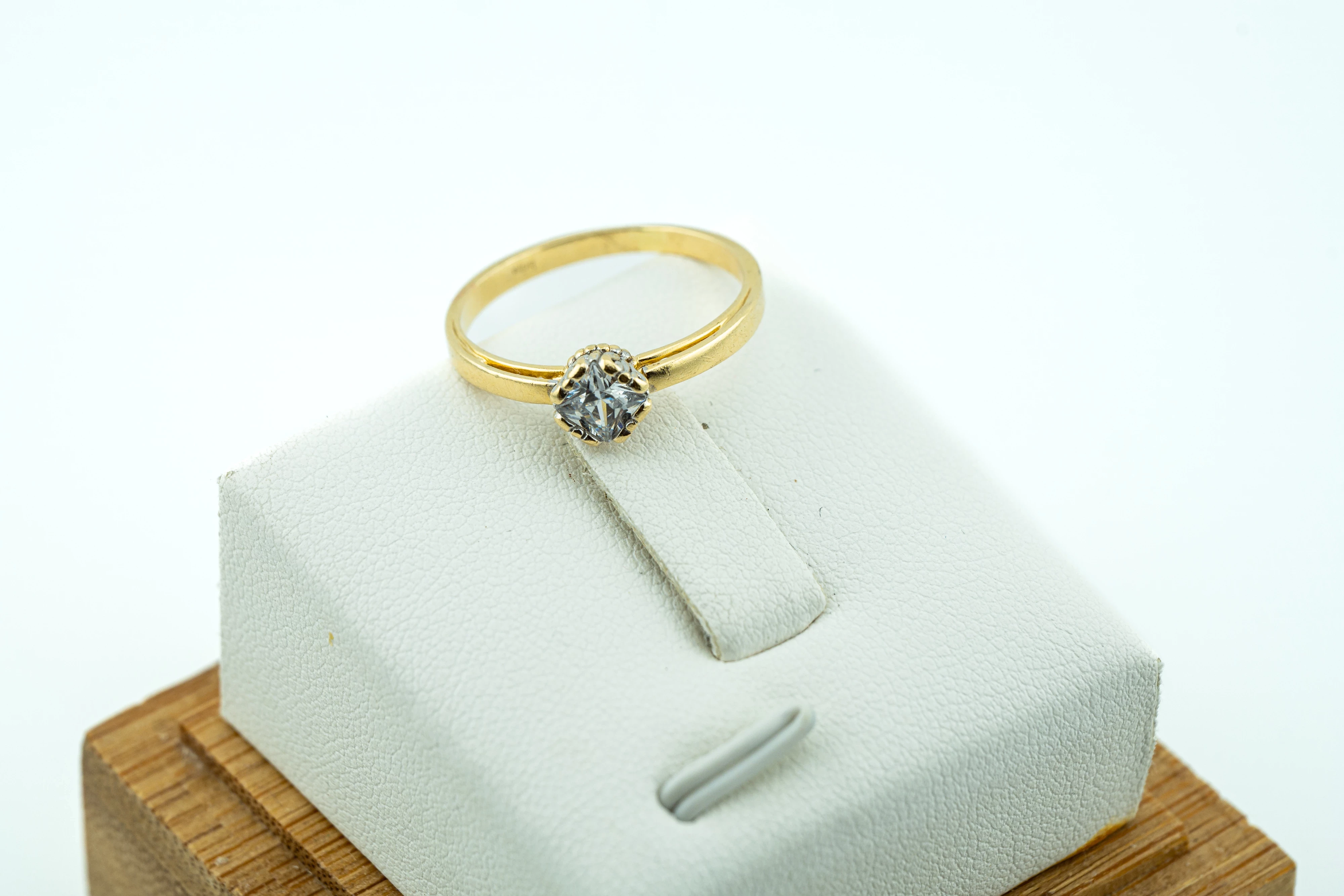 zl635-zloty-elegancki-zareczynowy-pierscionek-585-cyrkonia-14k-r14-193g-material-15835-2