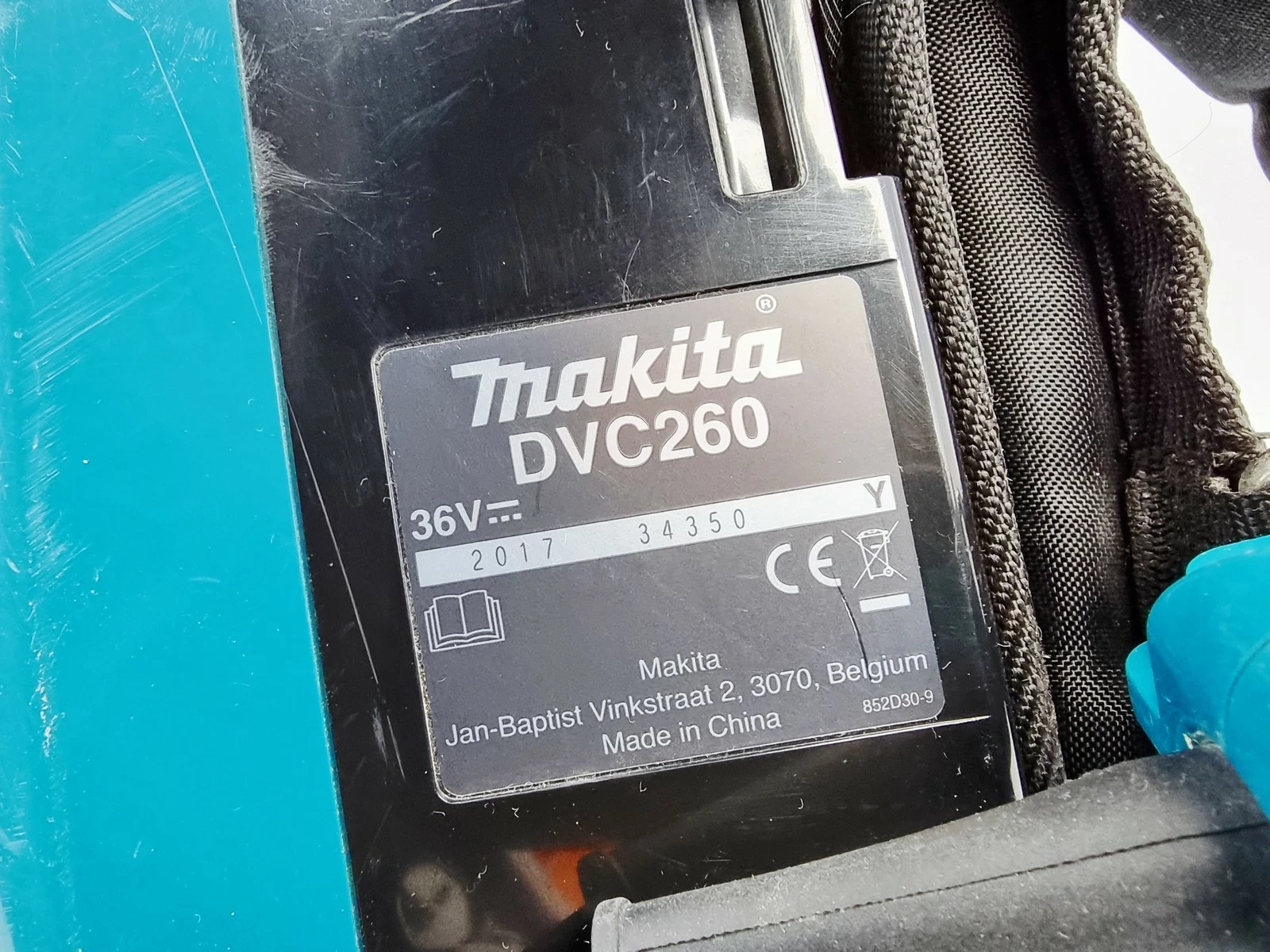 akumulatorowy-odkurzacz-plecakowy-makita-dvc660-pojemnosc-zbiornika-600