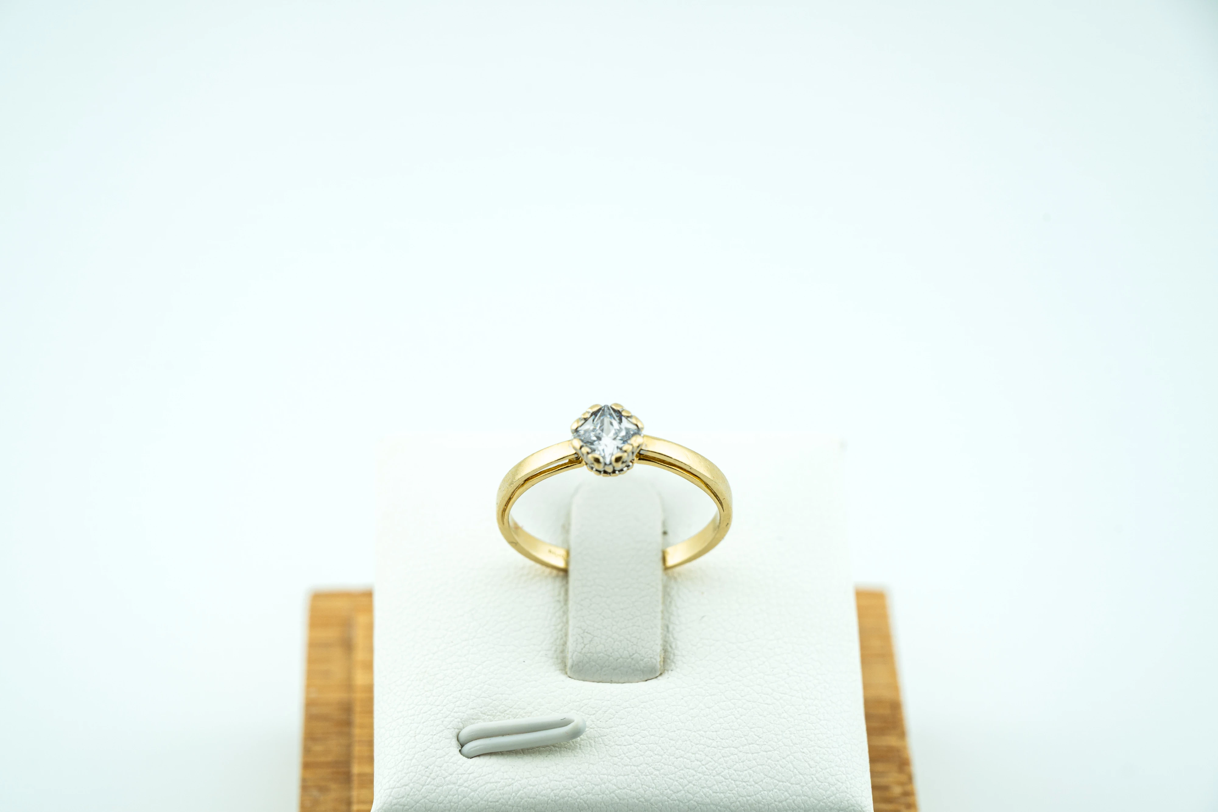 zl635-zloty-elegancki-zareczynowy-pierscionek-585-cyrkonia-14k-r14-193g-stan-11323-2