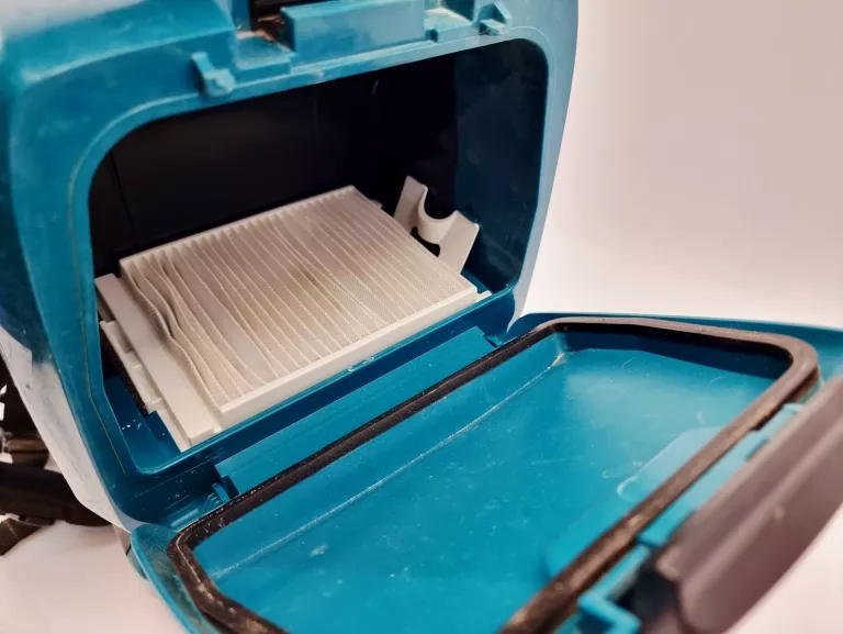 akumulatorowy-odkurzacz-plecakowy-makita-dvc660-waga-urzadzenia-670